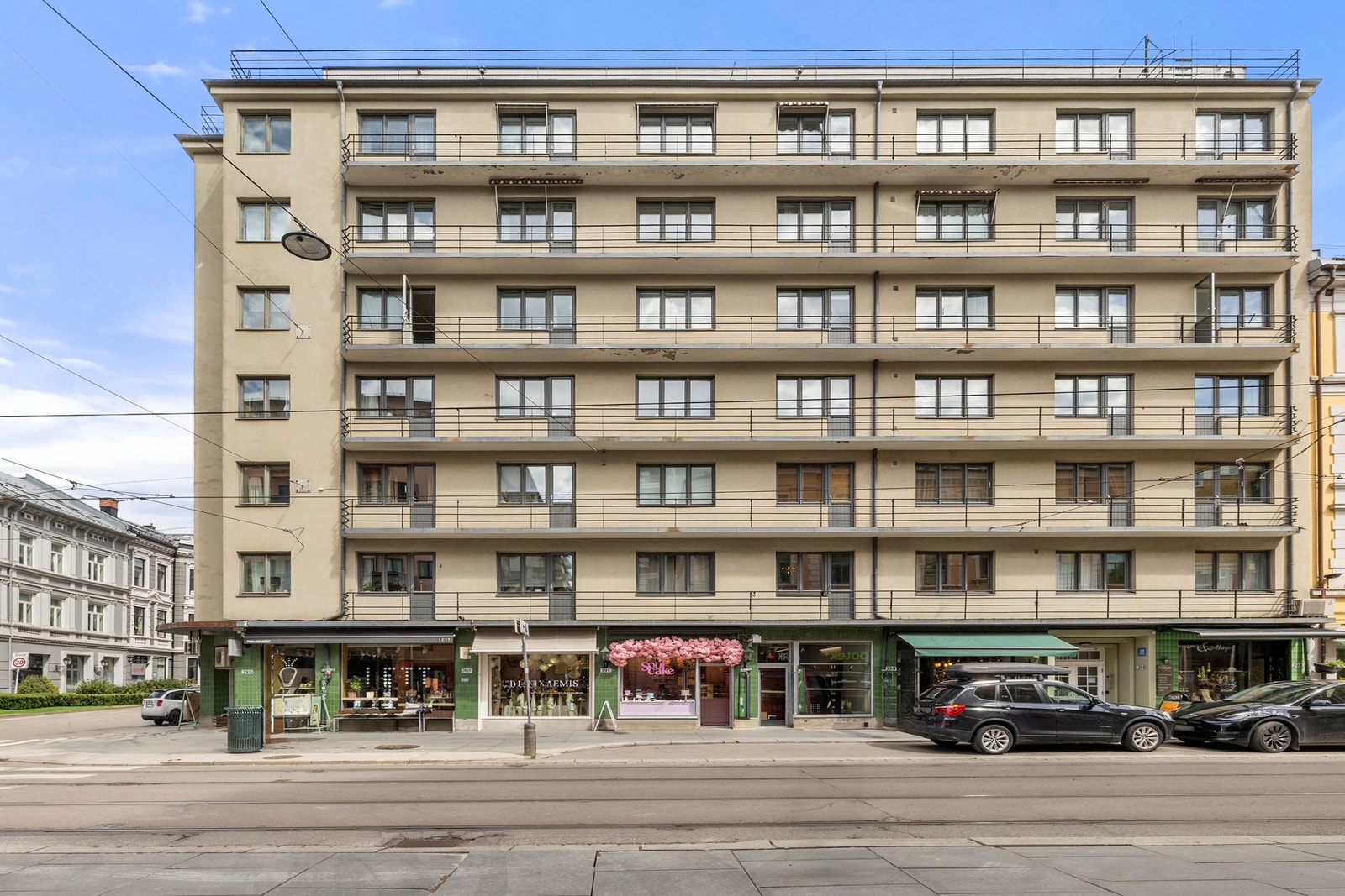 Schultz' gate 1 er en rolig sidegate fra Bogstadveien. Galleribilde