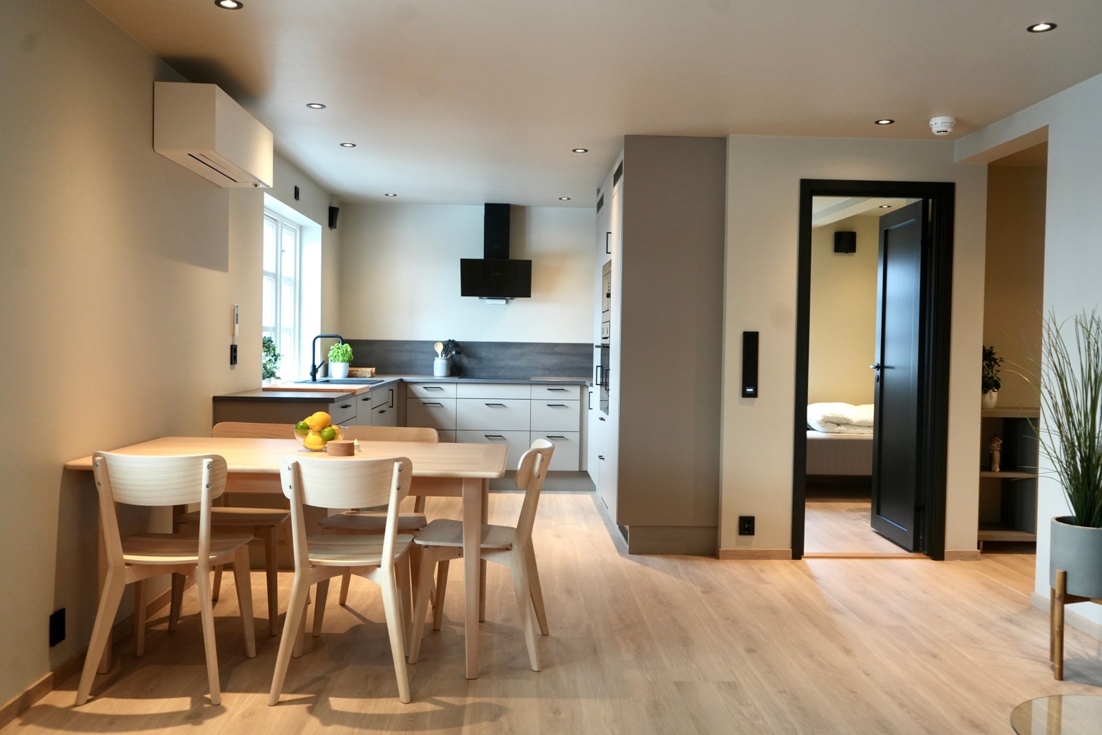 Kitchen and dining area Galleribilde