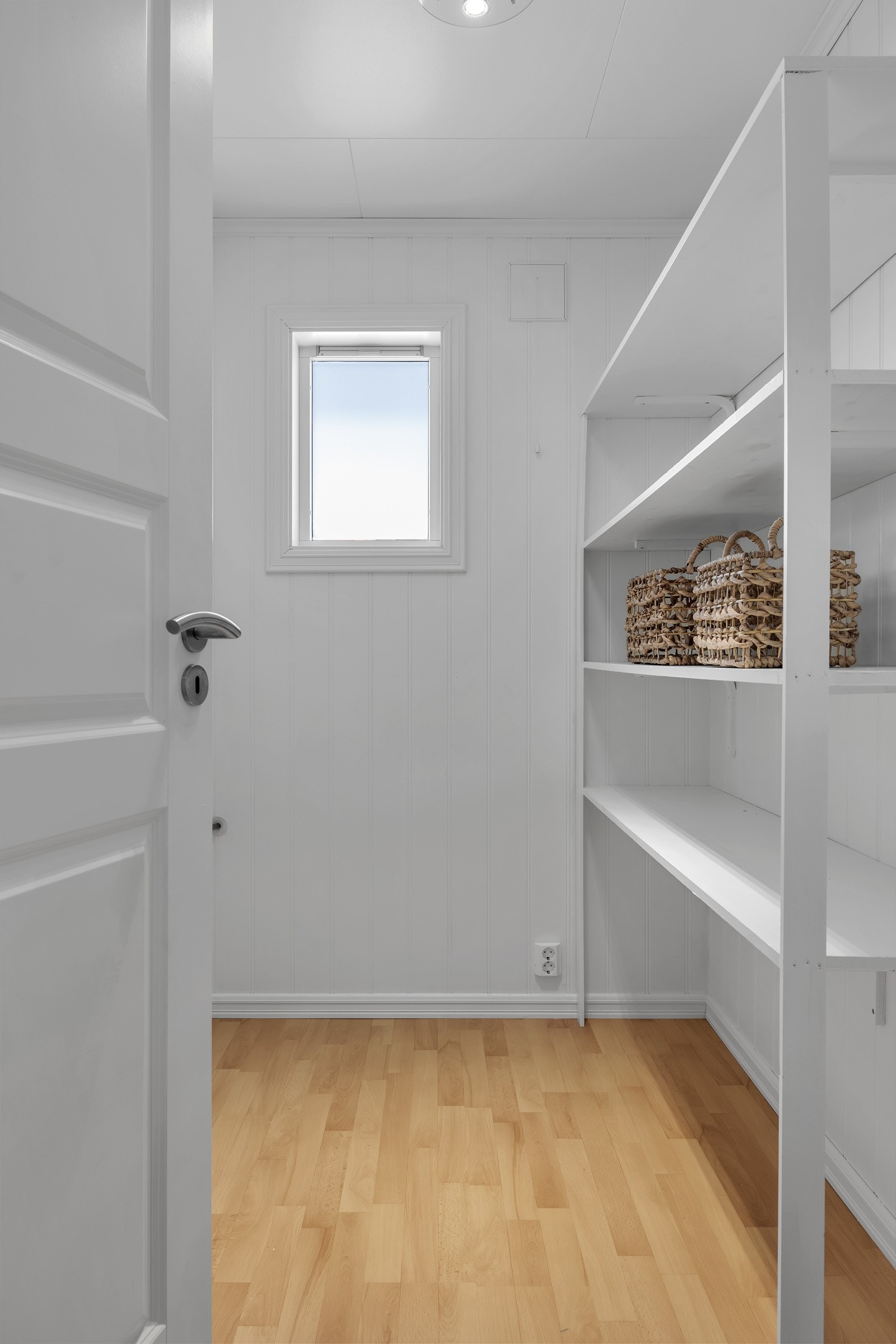 Bak vaskerommet er det bod på ca. 3,3m2 Galleribilde