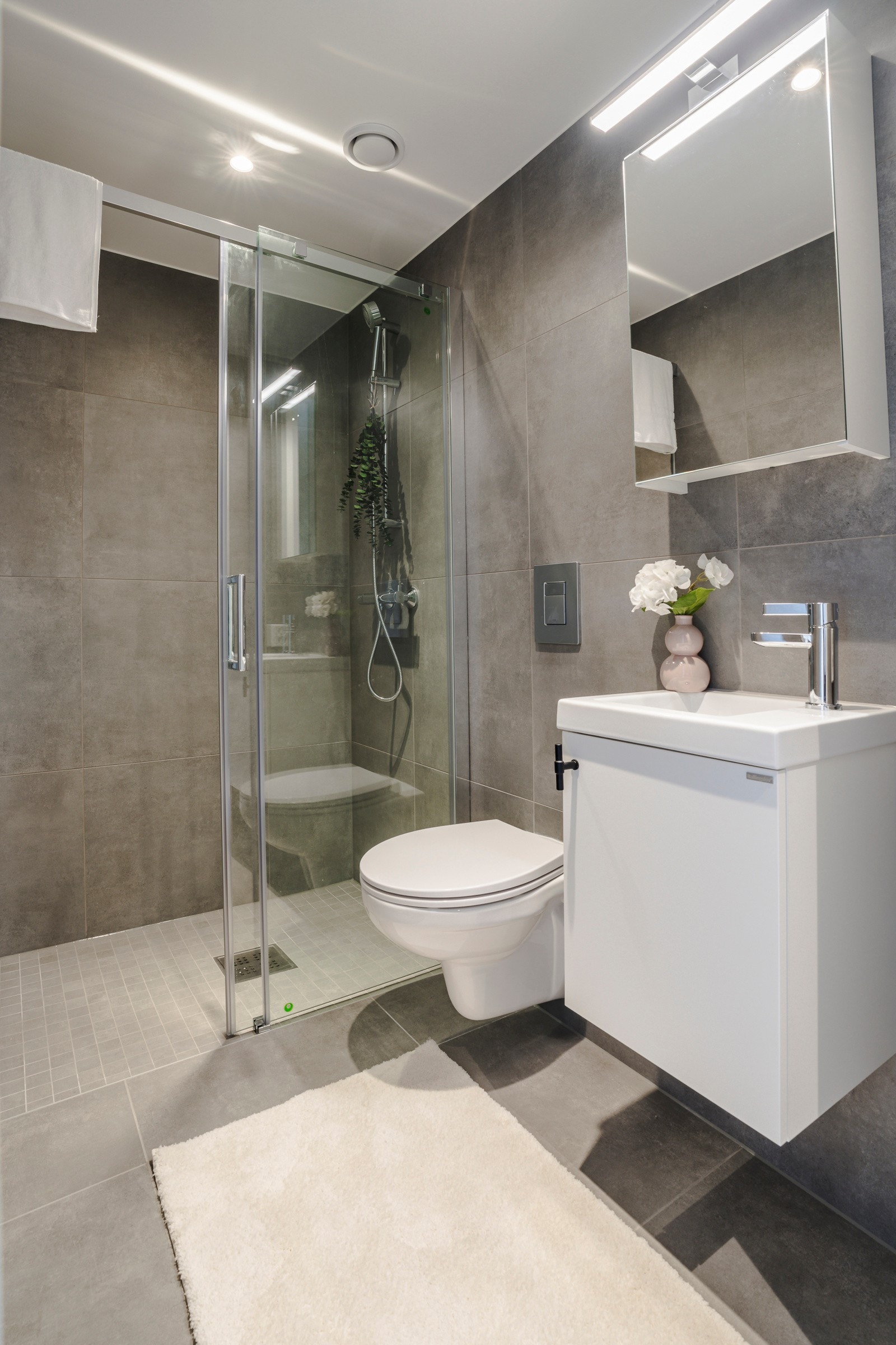 Begge badene har varmekabel i gulv som bidrar til en god start på dagen! Galleribilde