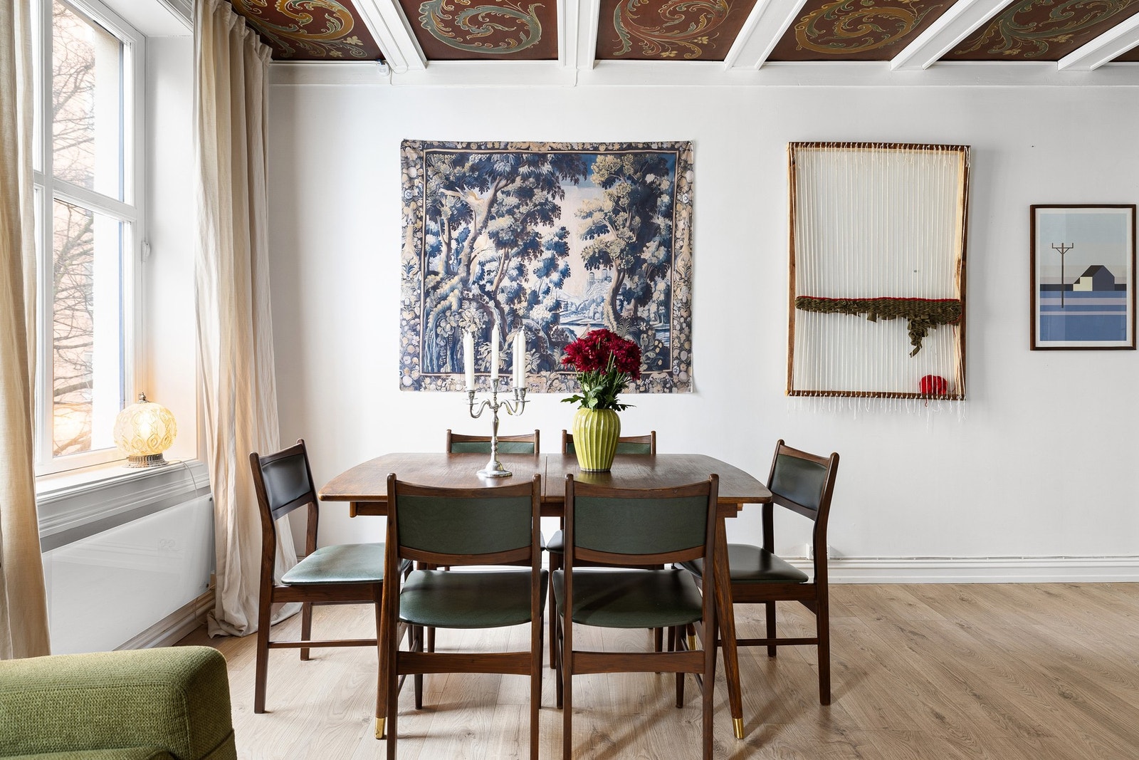 De store vindusflatene sørger for godt med naturlig lysinnslipp Galleribilde