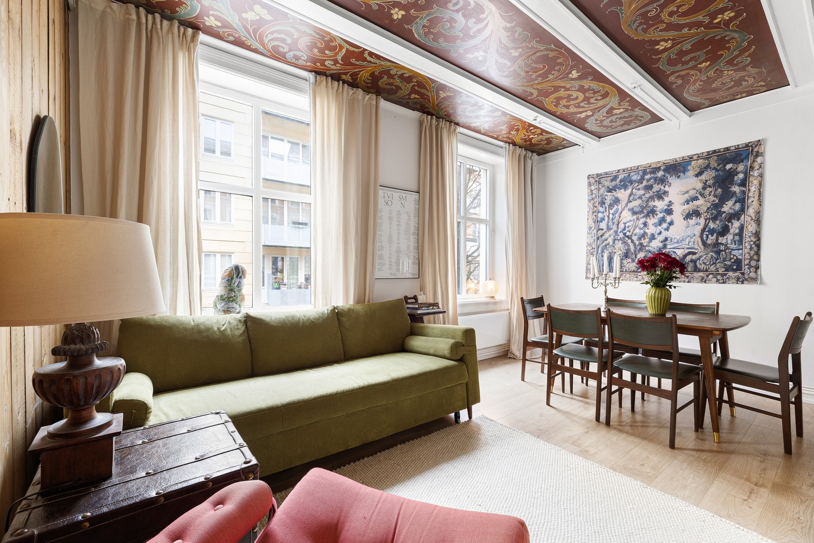 En unik 2-roms med generøs takhøyde på 2,60 m og klassiske detaljer Galleribilde