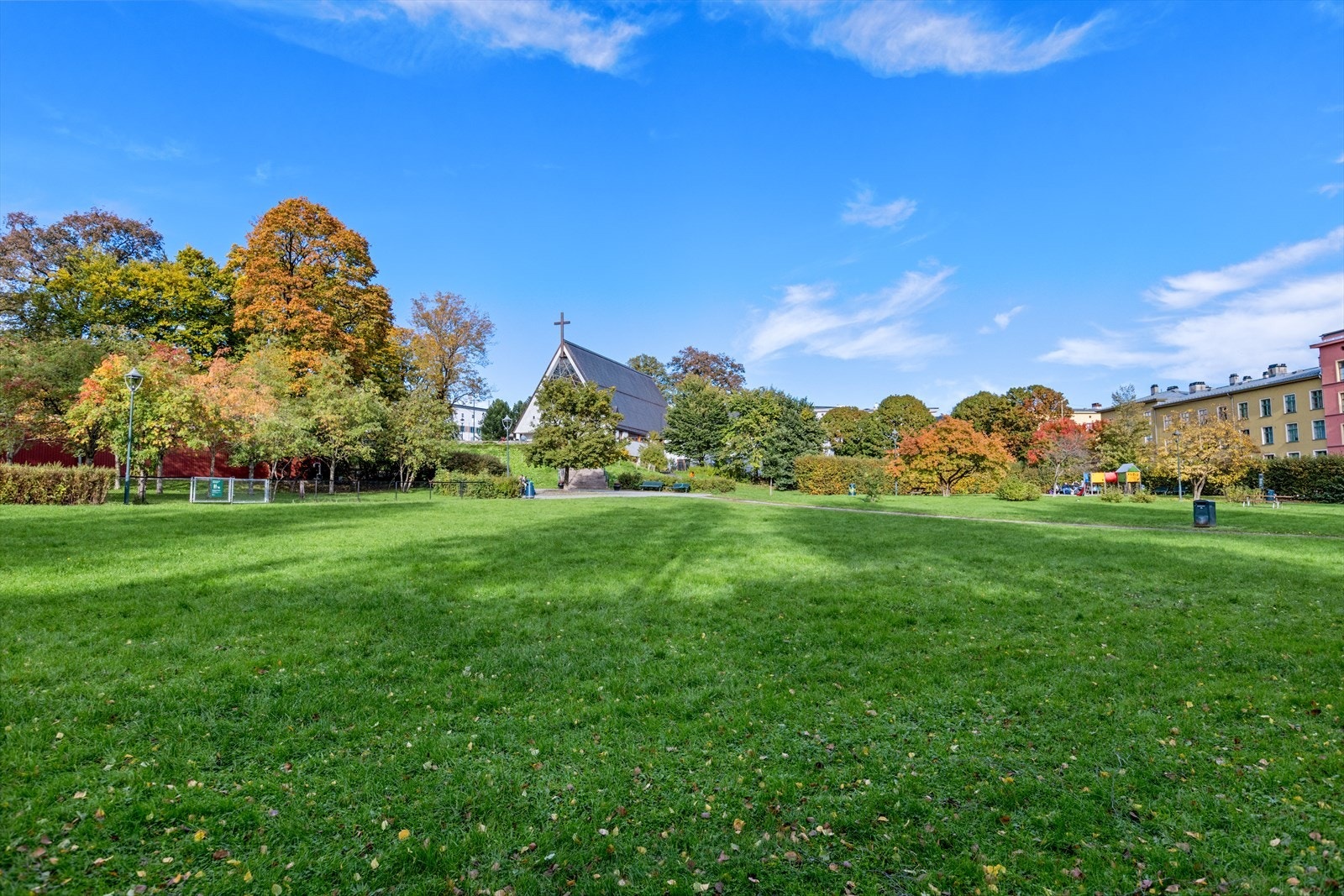 Parken som ligger overfor leiligheten. Galleribilde