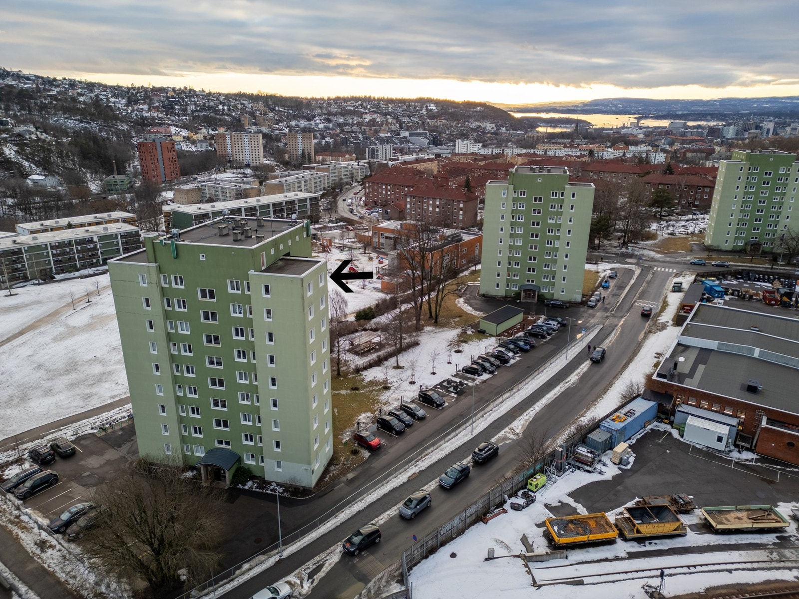 Fasade. Leiligheten er markert med sort pil. Galleribilde