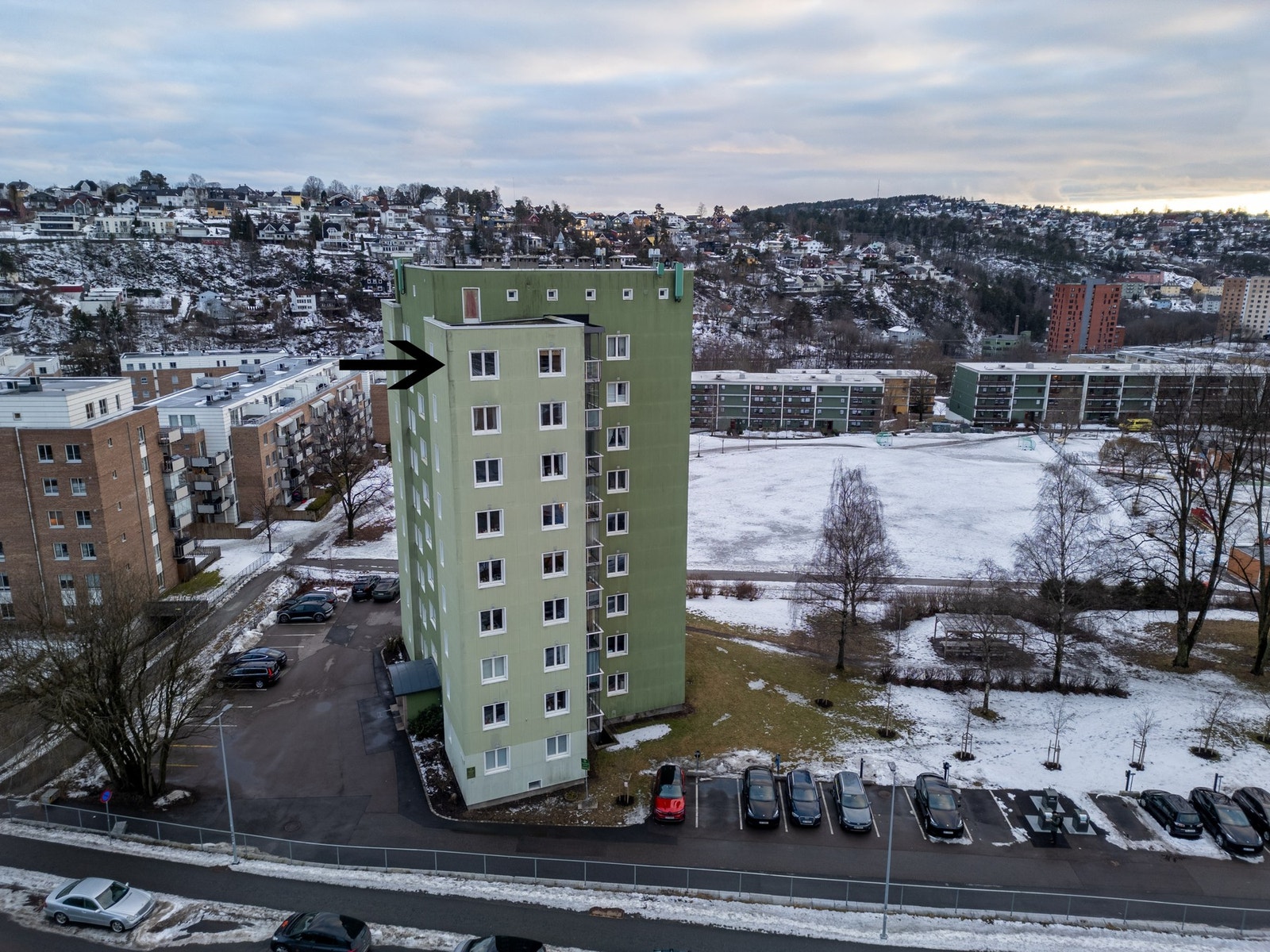 Fasade. Leiligheten er markert med sort pil. Galleribilde