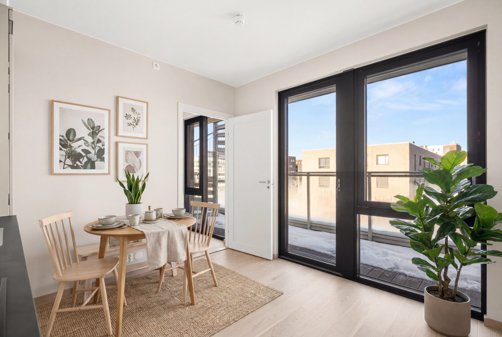 Dette er en lys og hyggelig 2-roms leilighet beliggende som toppleilighet - høyt og fritt med hyggelig utsyn. Bildet er digitalt stylet. Galleribilde