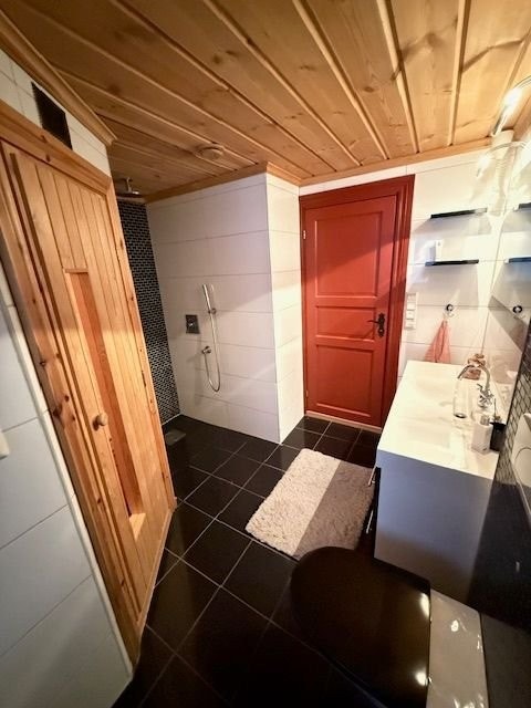 Romslig bad. Galleribilde