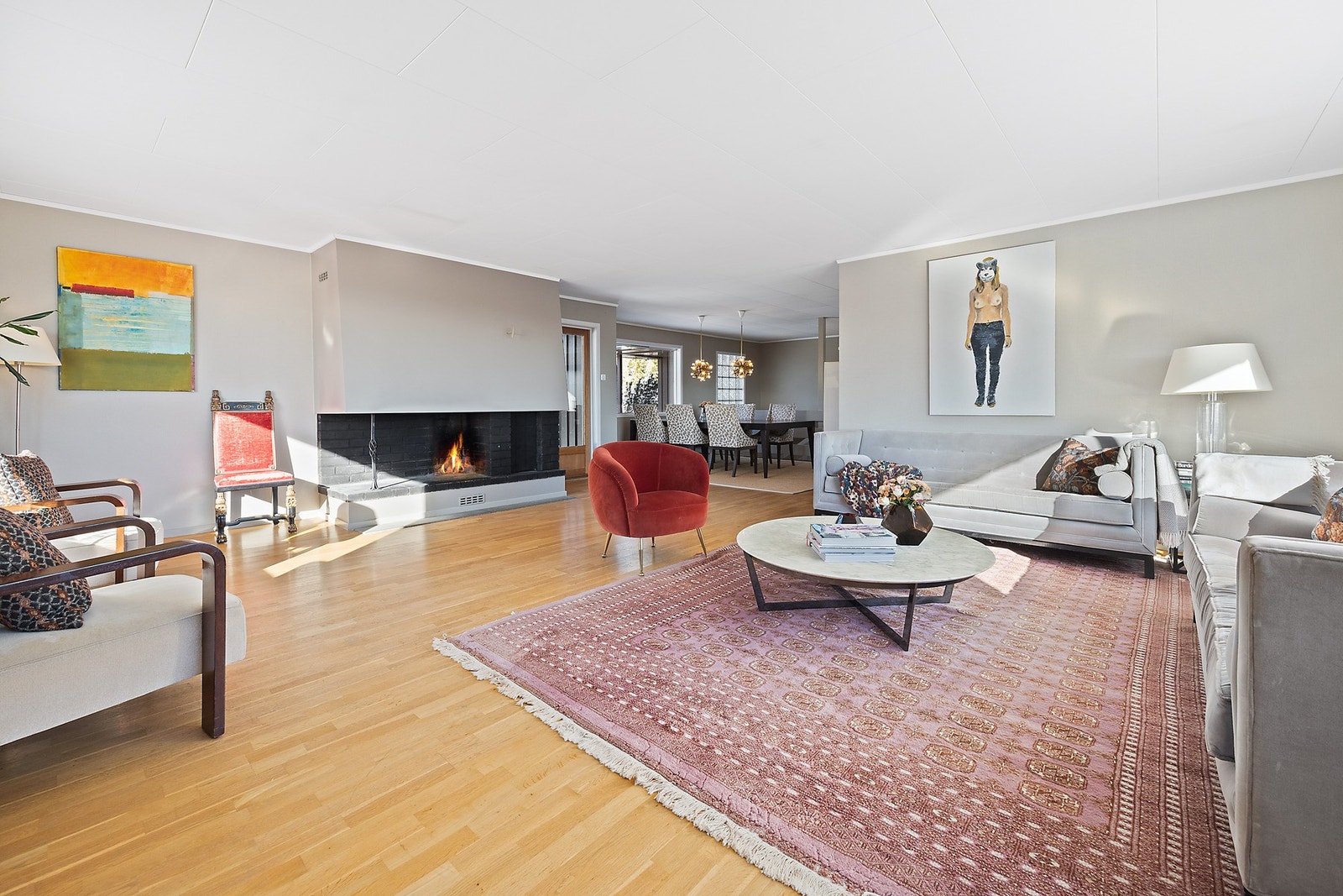 Boligen ligger fint til på et høydedrag med gode solforhold og fin utsikt. Galleribilde