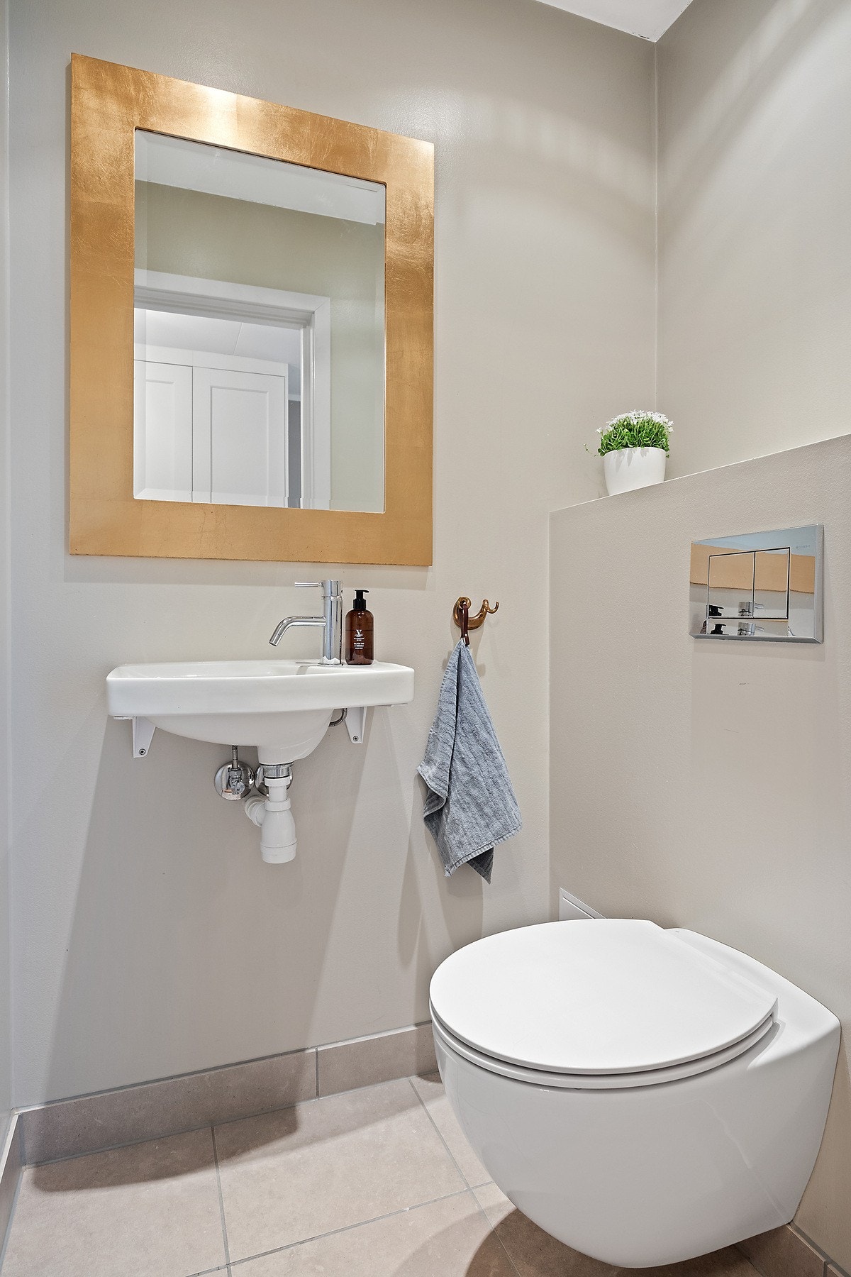 Separat roalettrom ved siden av baderom. Galleribilde