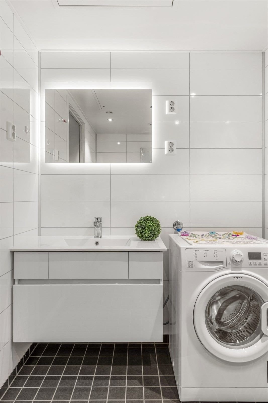 Det er varme i gulv og opplegg for vaskemaskin Galleribilde