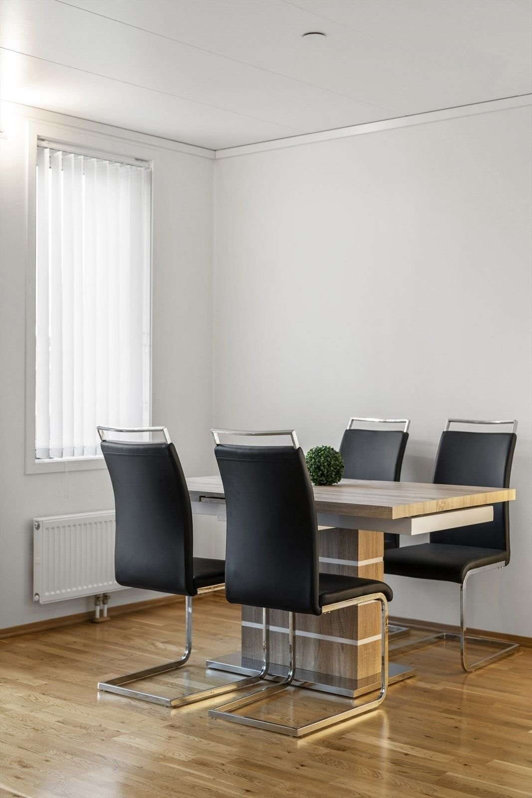 God plass for hyggelig spisegruppe Galleribilde