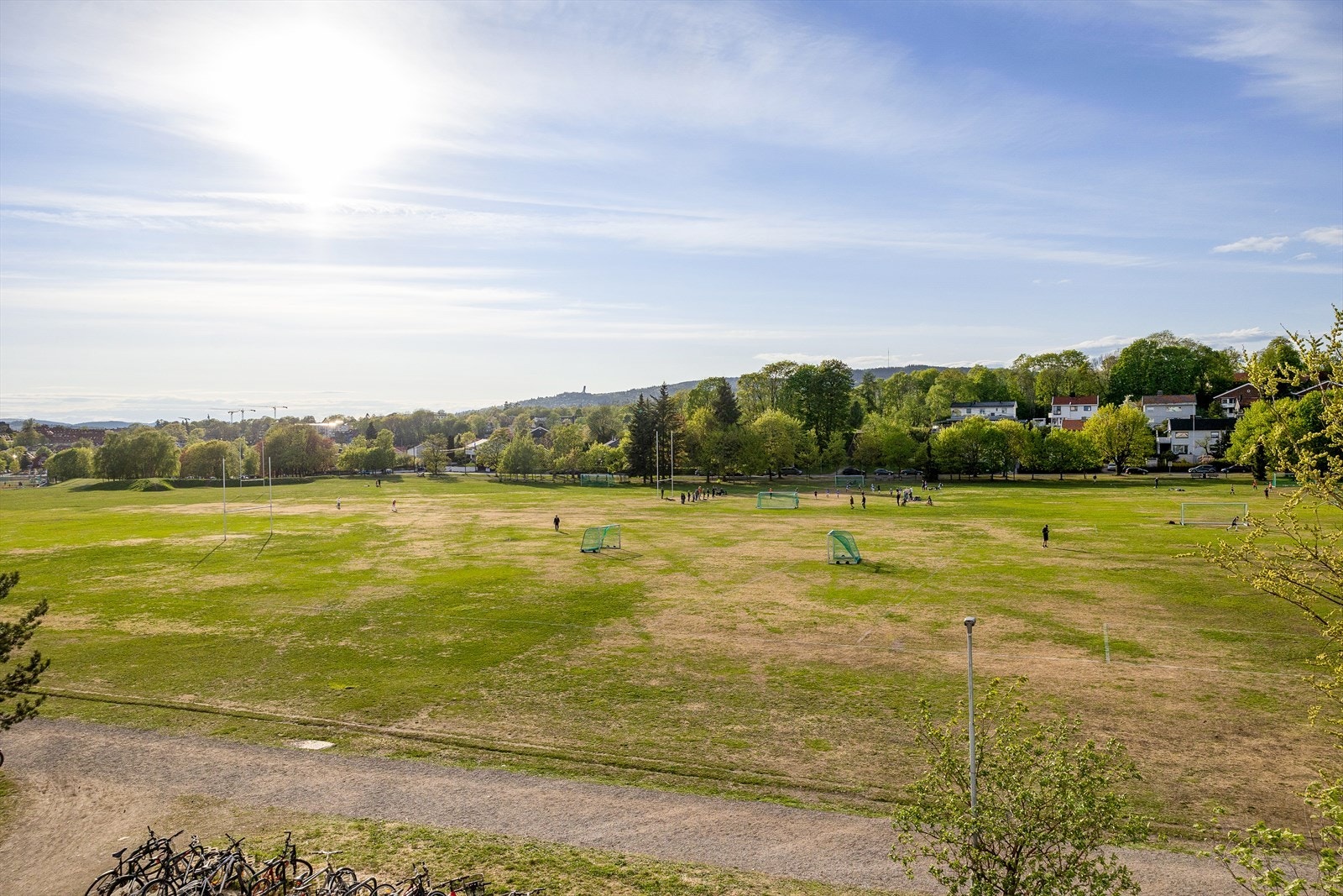 Her kan du nyte utsikten med morgenkaffen og starte dagen i rolige og behagelige omgivelser Galleribilde