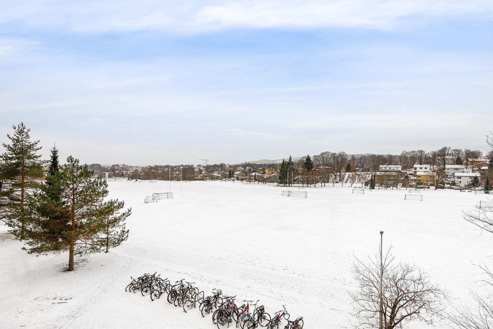 Leiligheten byr på en fantastisk, vidstrakt utsikt over Voldsløkka. Galleribilde
