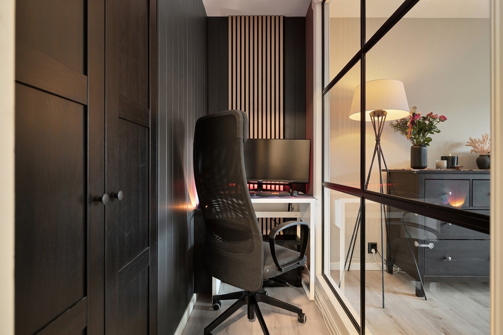 Kontoret er opprinnelig byggemeldt som kott, og er ikke godkjent til varig opphold Galleribilde