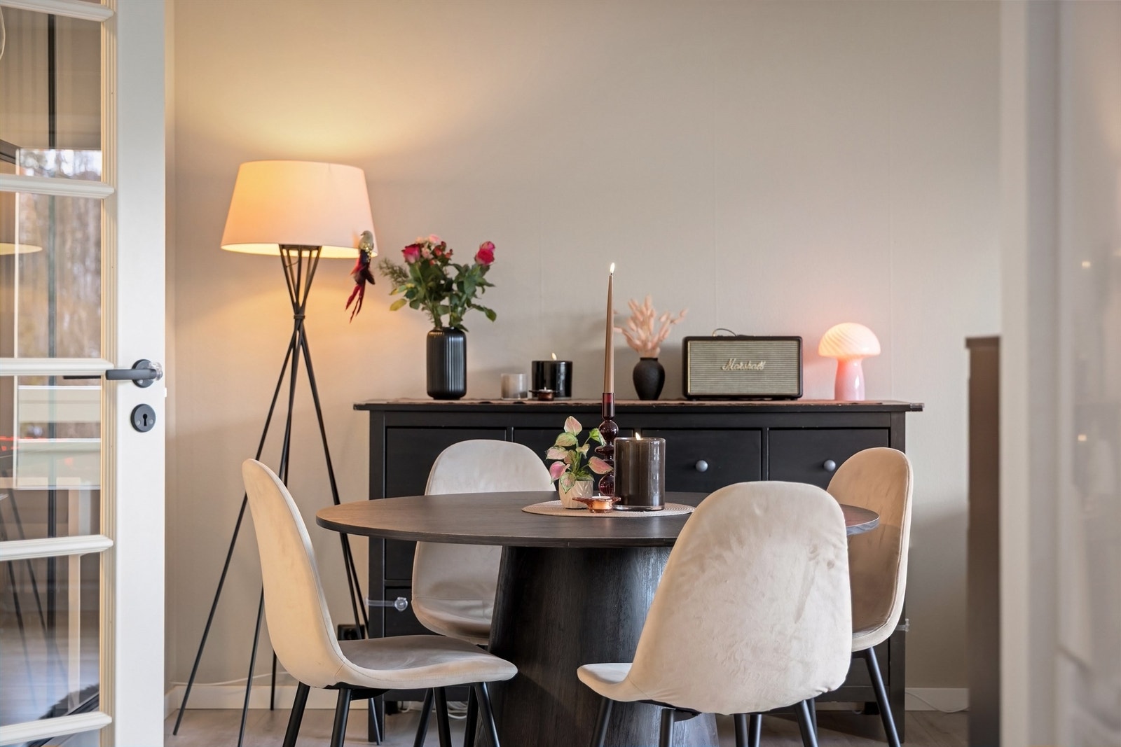 Leiligheten ligger rett ved inngangen til Østmarka med fantastiske tur- og rekreasjonsmuligheter i skog og mark Galleribilde