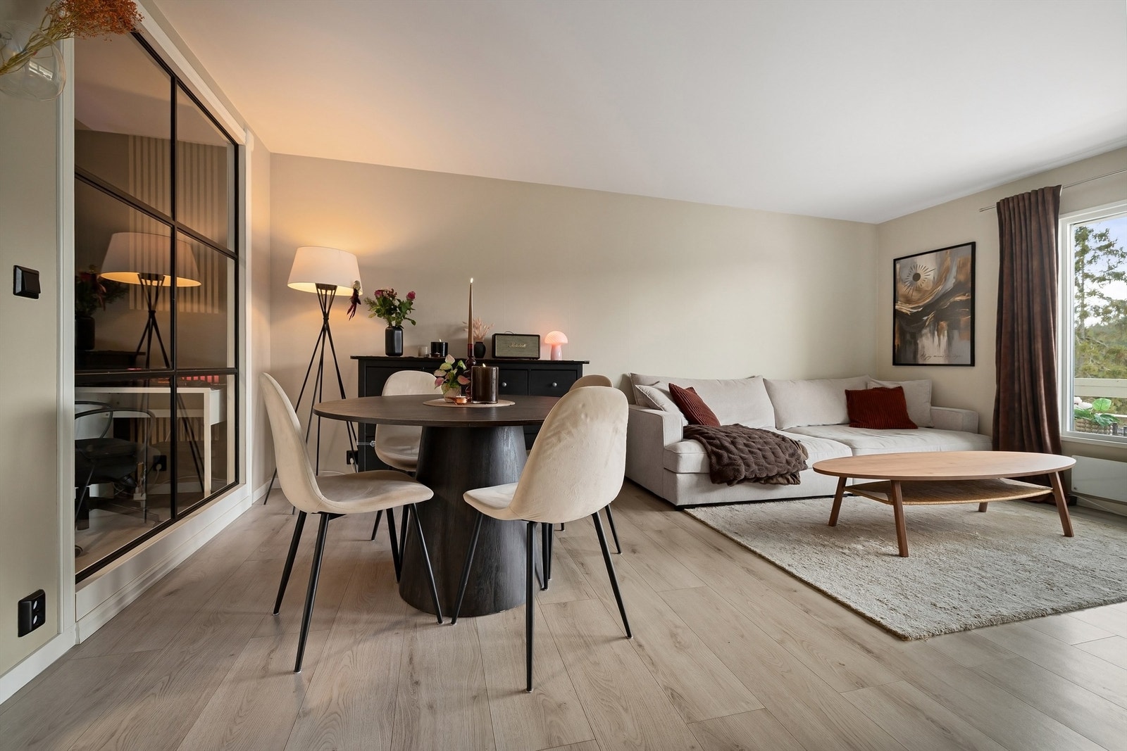 Eiendomsmegler Krogsveen v/ Jan Robert Ottesen har gleden av å ønske velkommen til Gamle Enebakkvei 119! Galleribilde