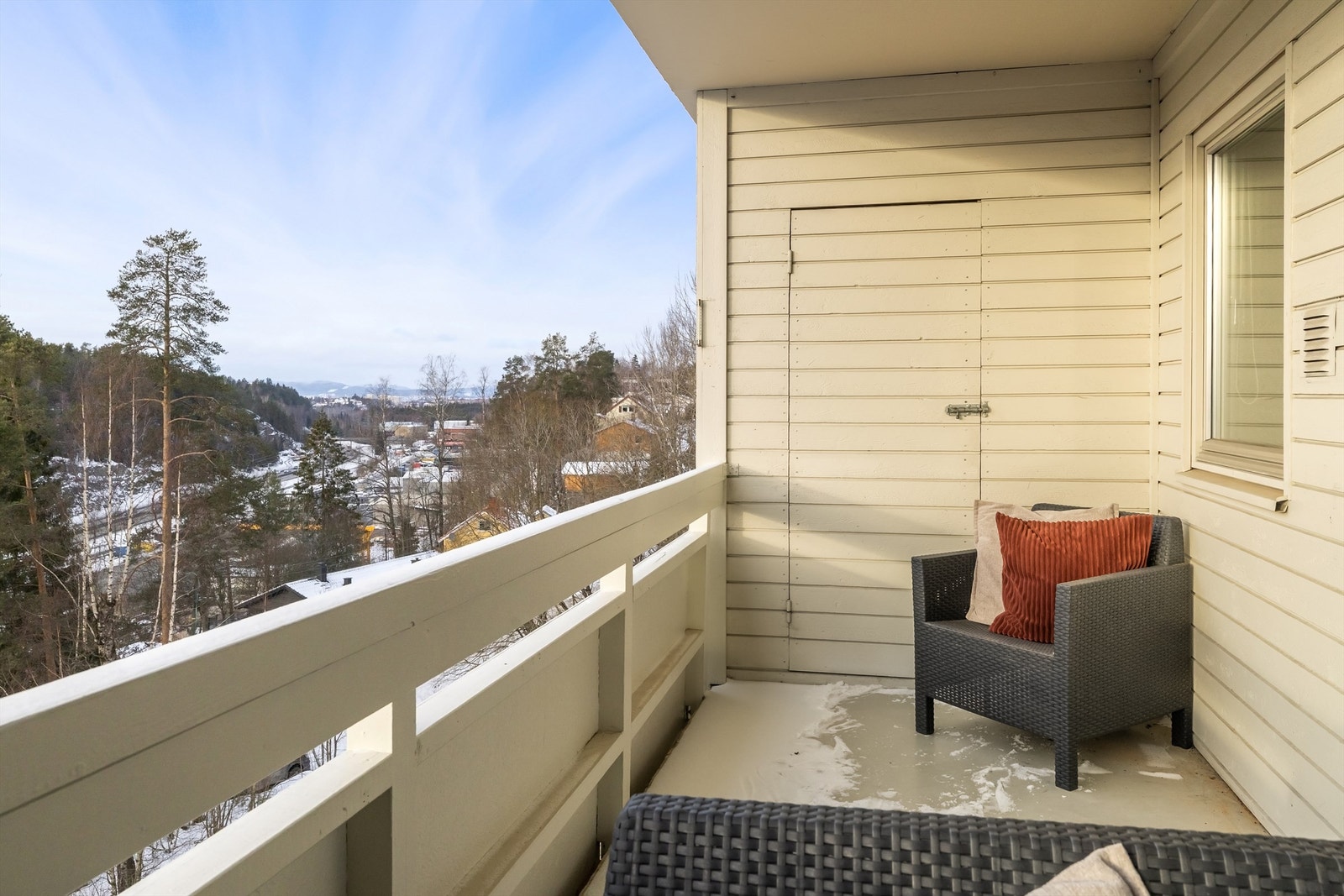 Fra balkongen er det enkel adkomst til utebod på 2 kvm Galleribilde