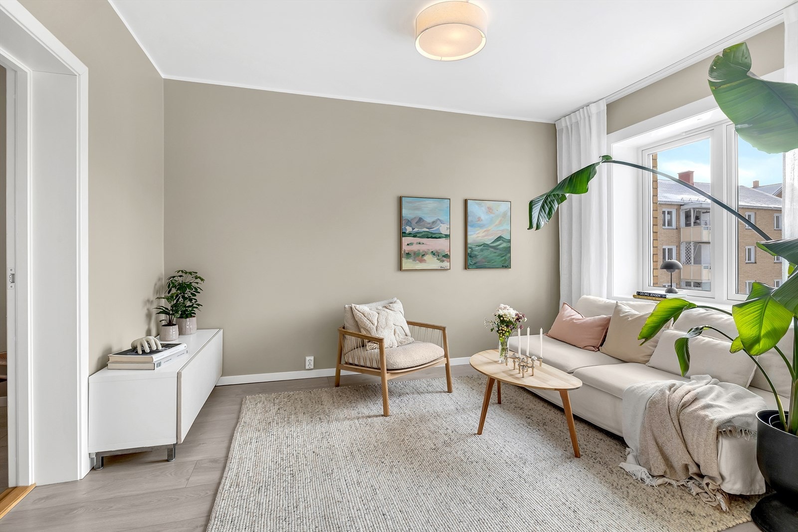 Laminatgulv i stue/spisestue. Galleribilde