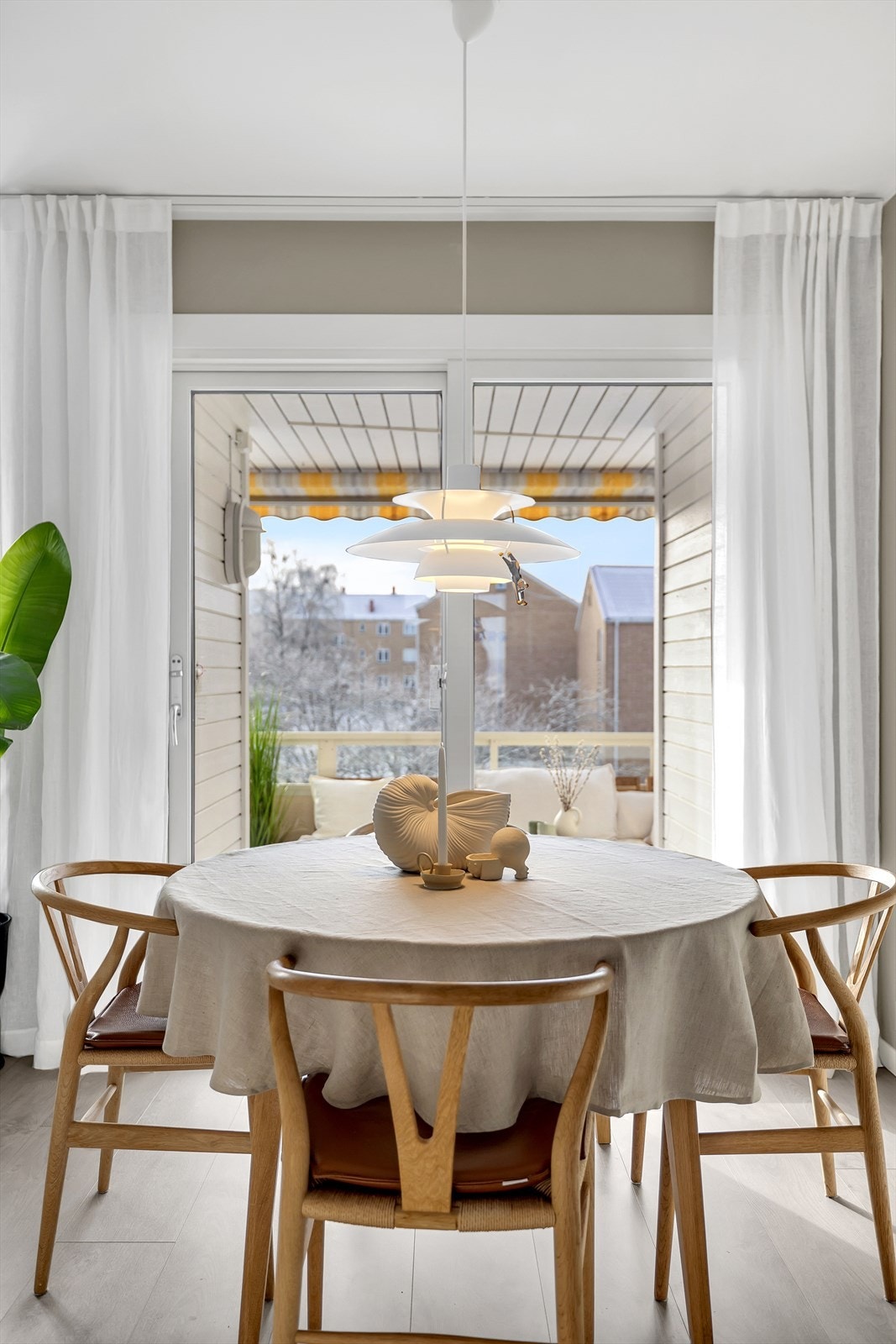 Stue har direkte utgang til balkongen. Galleribilde