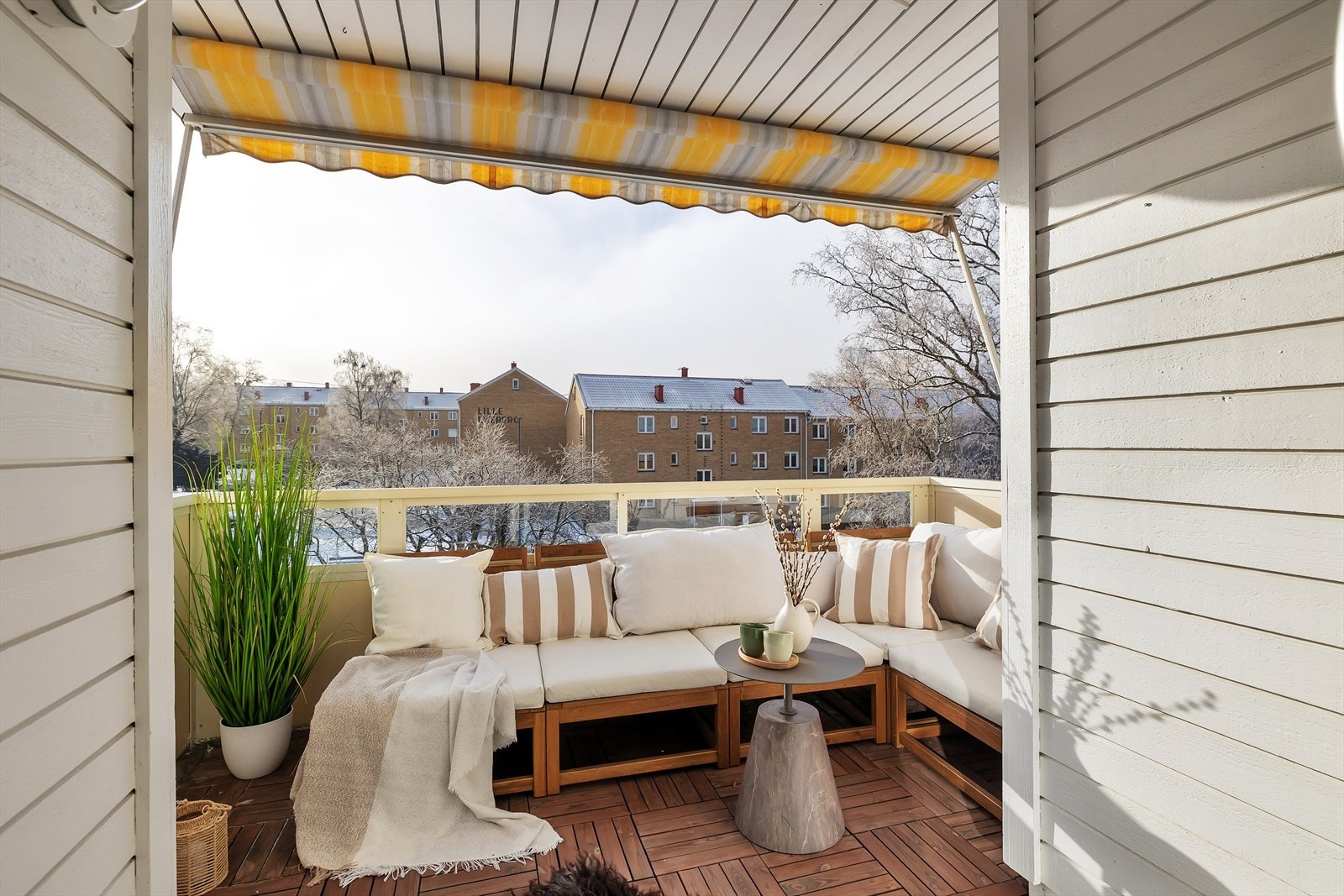 Balkong med utgang fra stue. Galleribilde