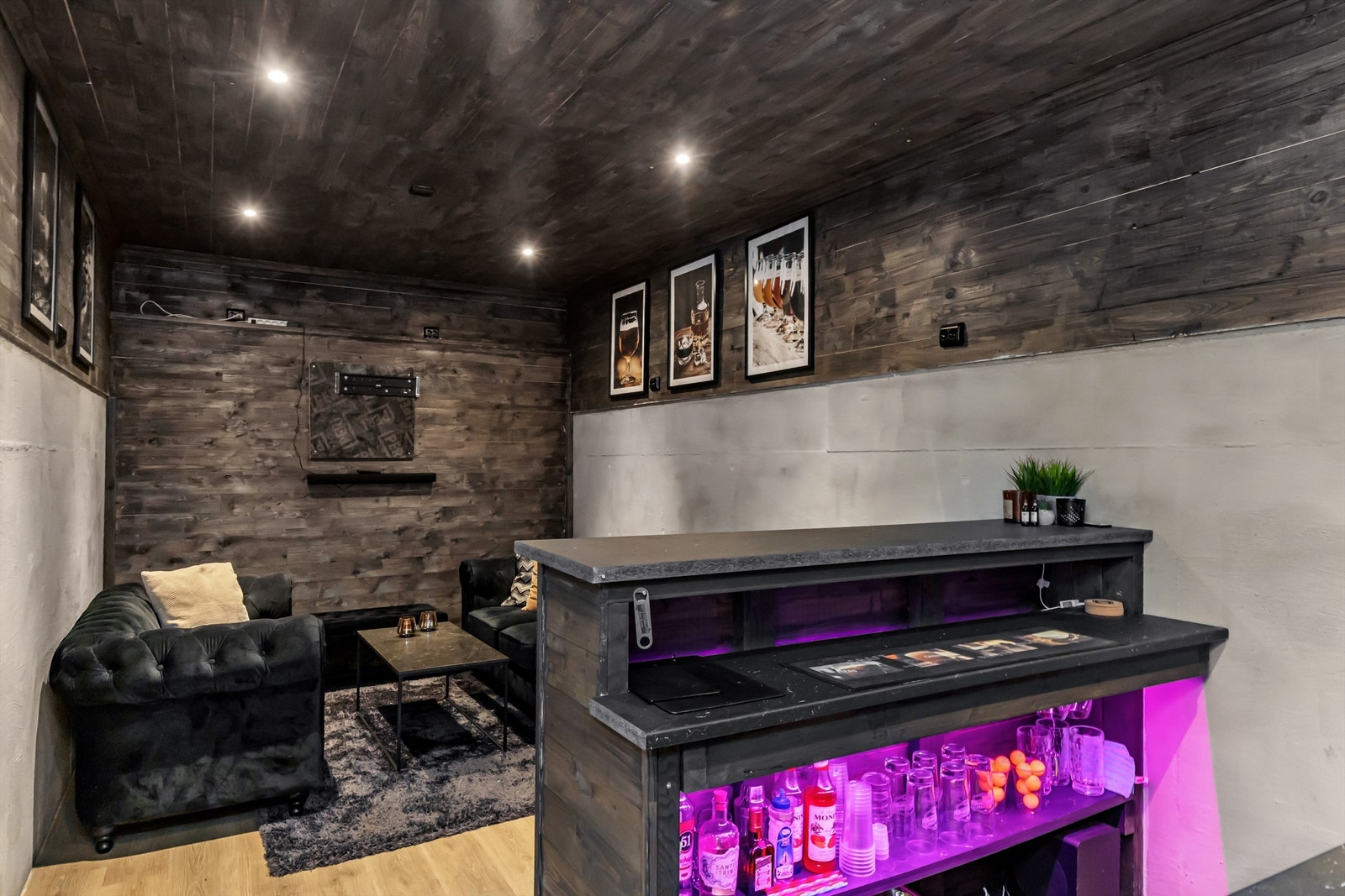 Mancave (ikke godkjent rom for varig opphold). Galleribilde