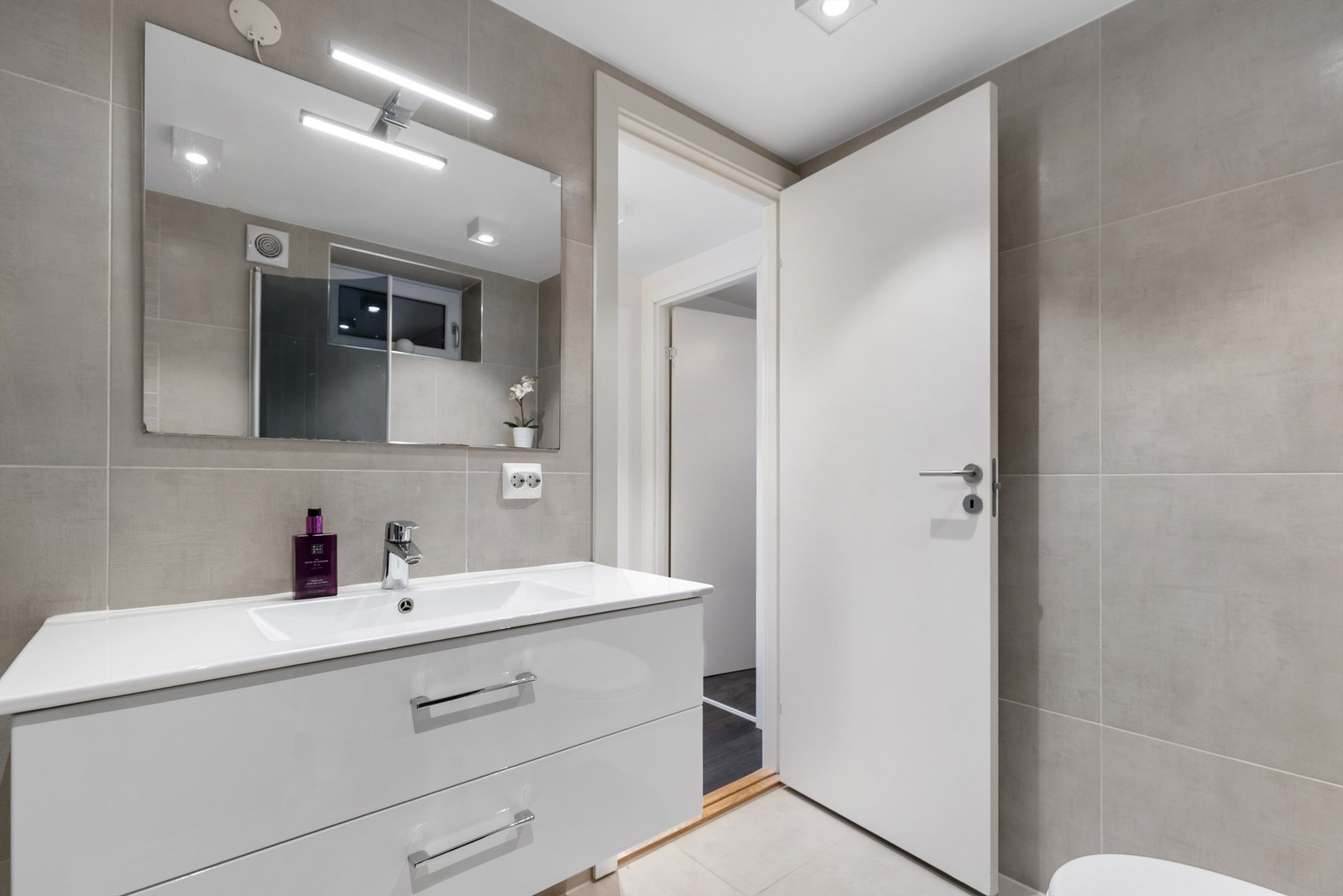 Bad. (ikke godkjent boenhet og for varig opphold). Galleribilde