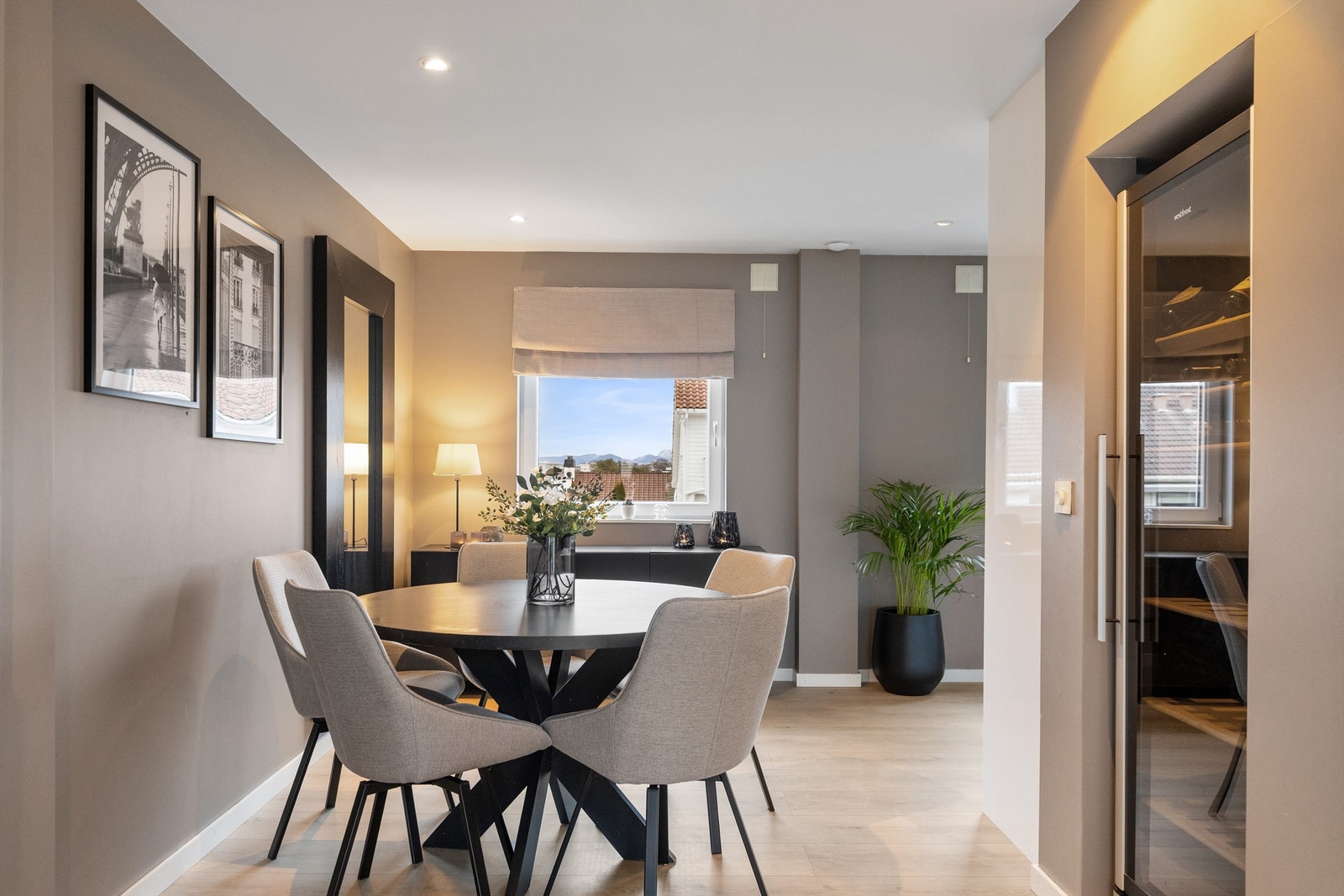 Spisestue. Galleribilde