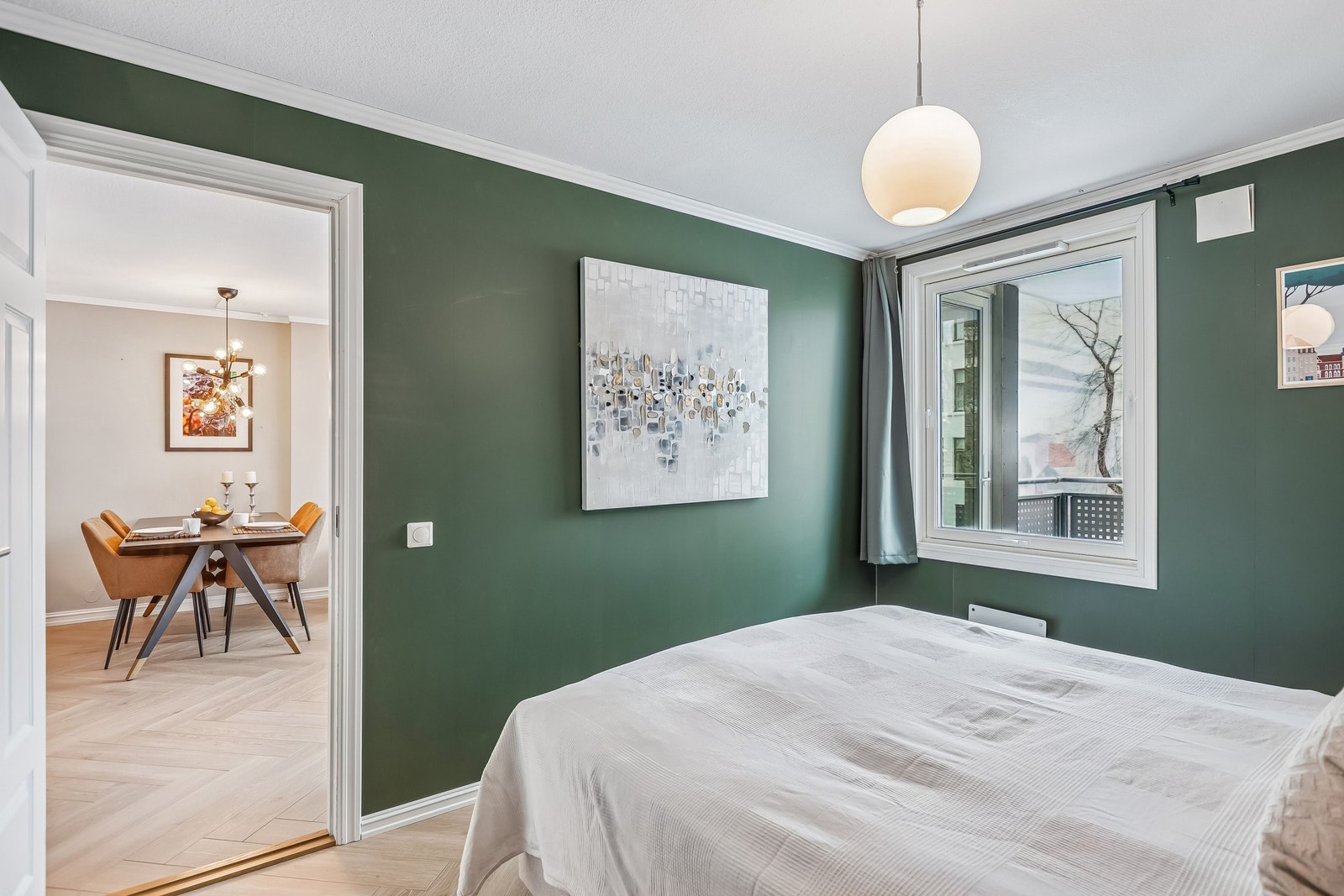 Soverommet vender mot sameiets rolige bakgård. Galleribilde