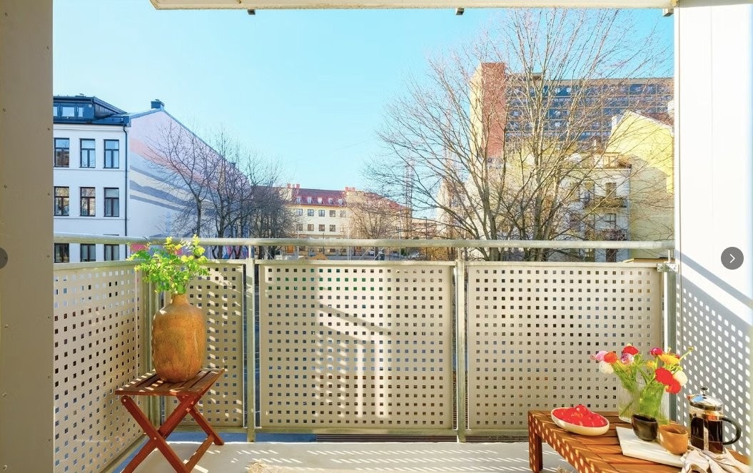 Sol fra ca. kl. 14 - 20 om sommeren (bildet er lånt av tidligere eier) Galleribilde