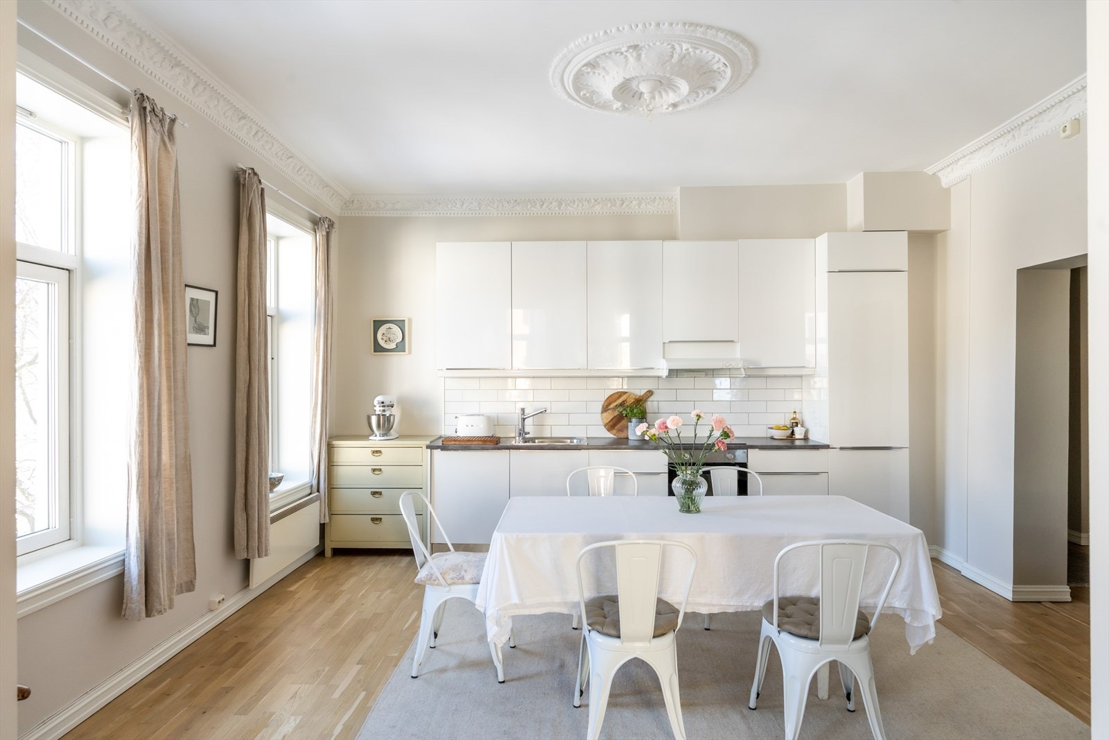 Leiligheten byr på en flott spisestue. Galleribilde