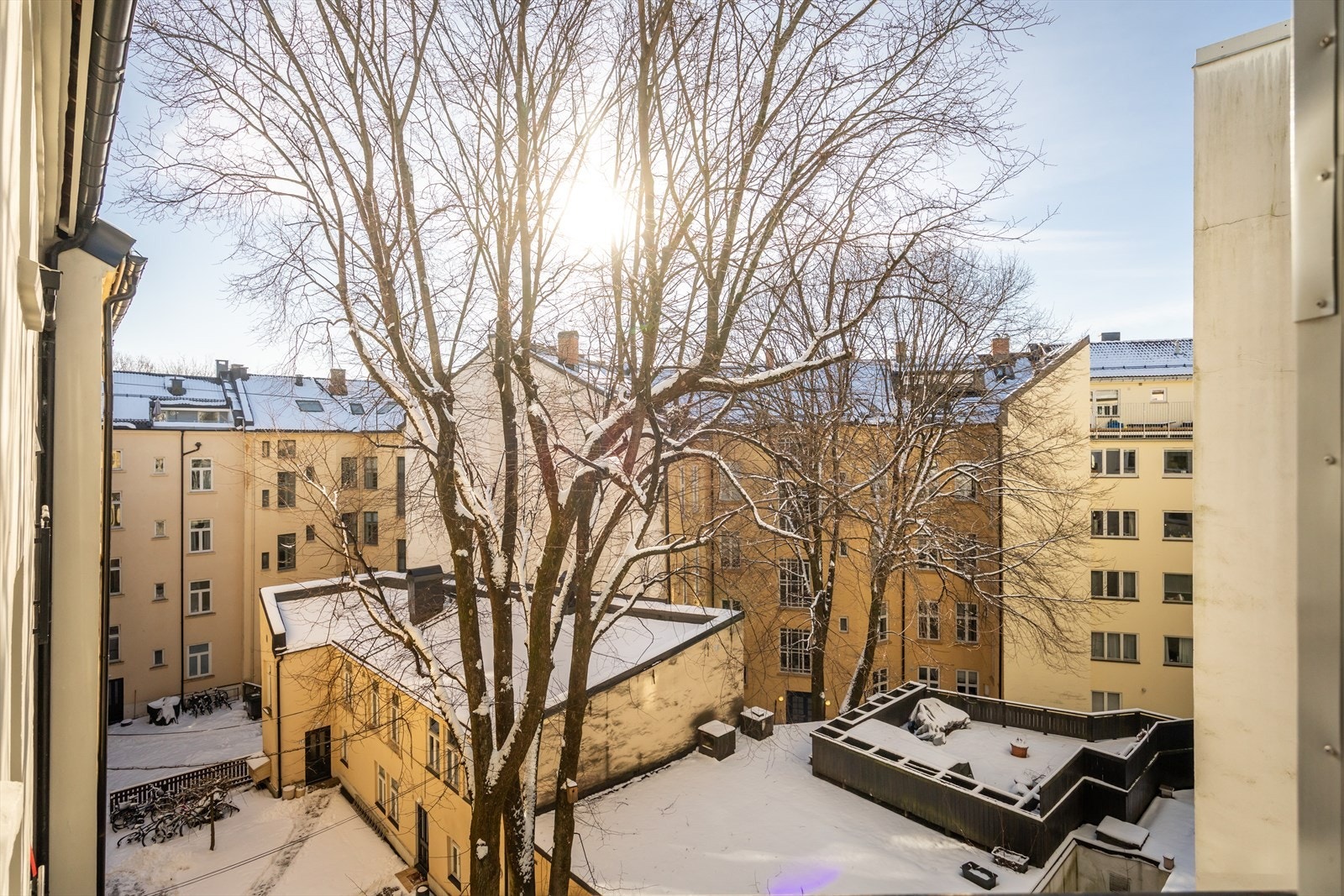 Utsikt fra balkong. Galleribilde