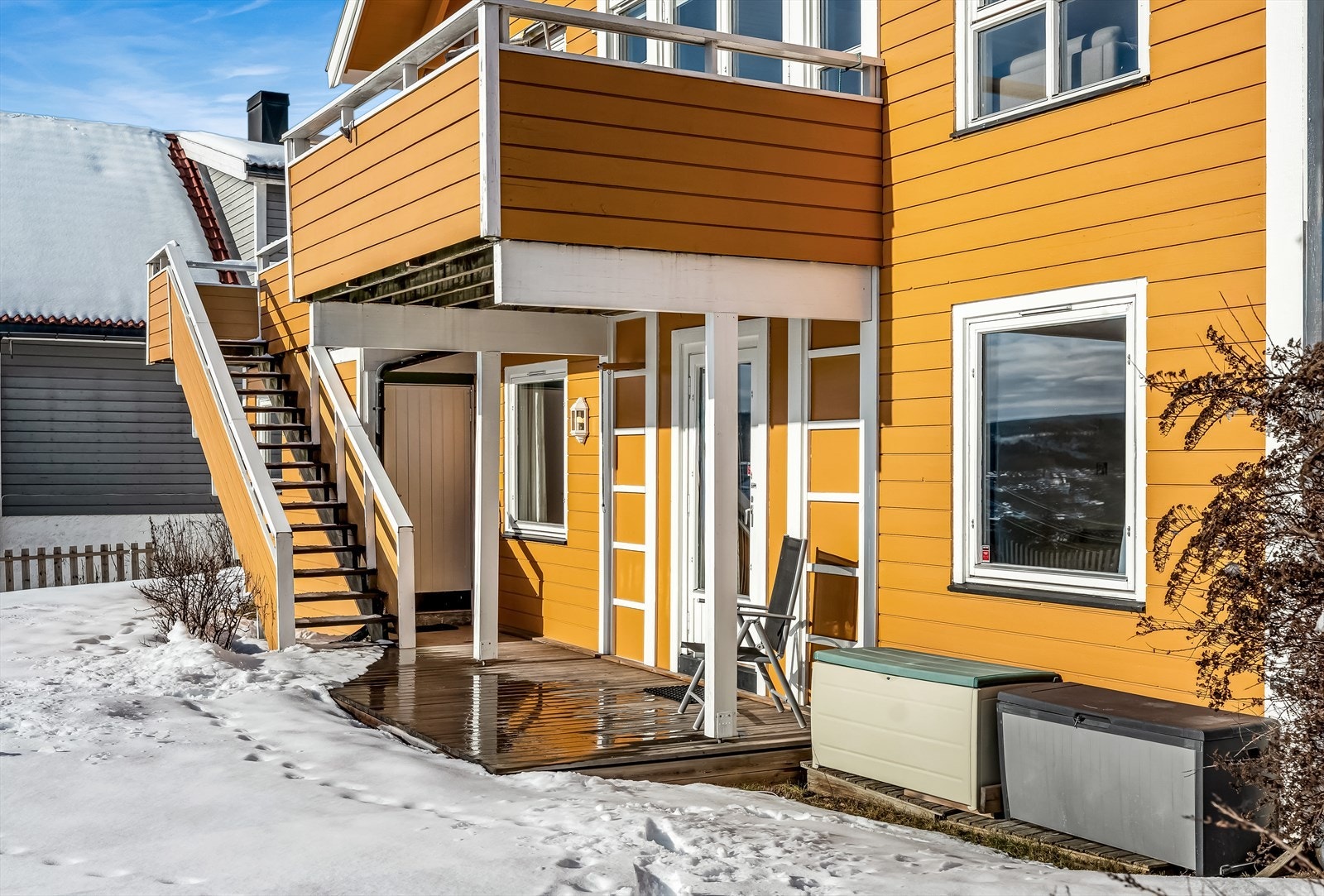 Flere rom har direkte utgang til solrike og innbydende uteområder. Galleribilde