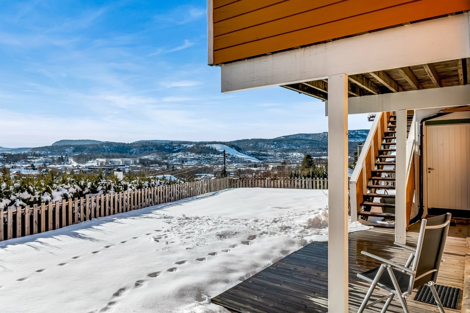 Fra terrassen har du tilgang til en utebod. Galleribilde