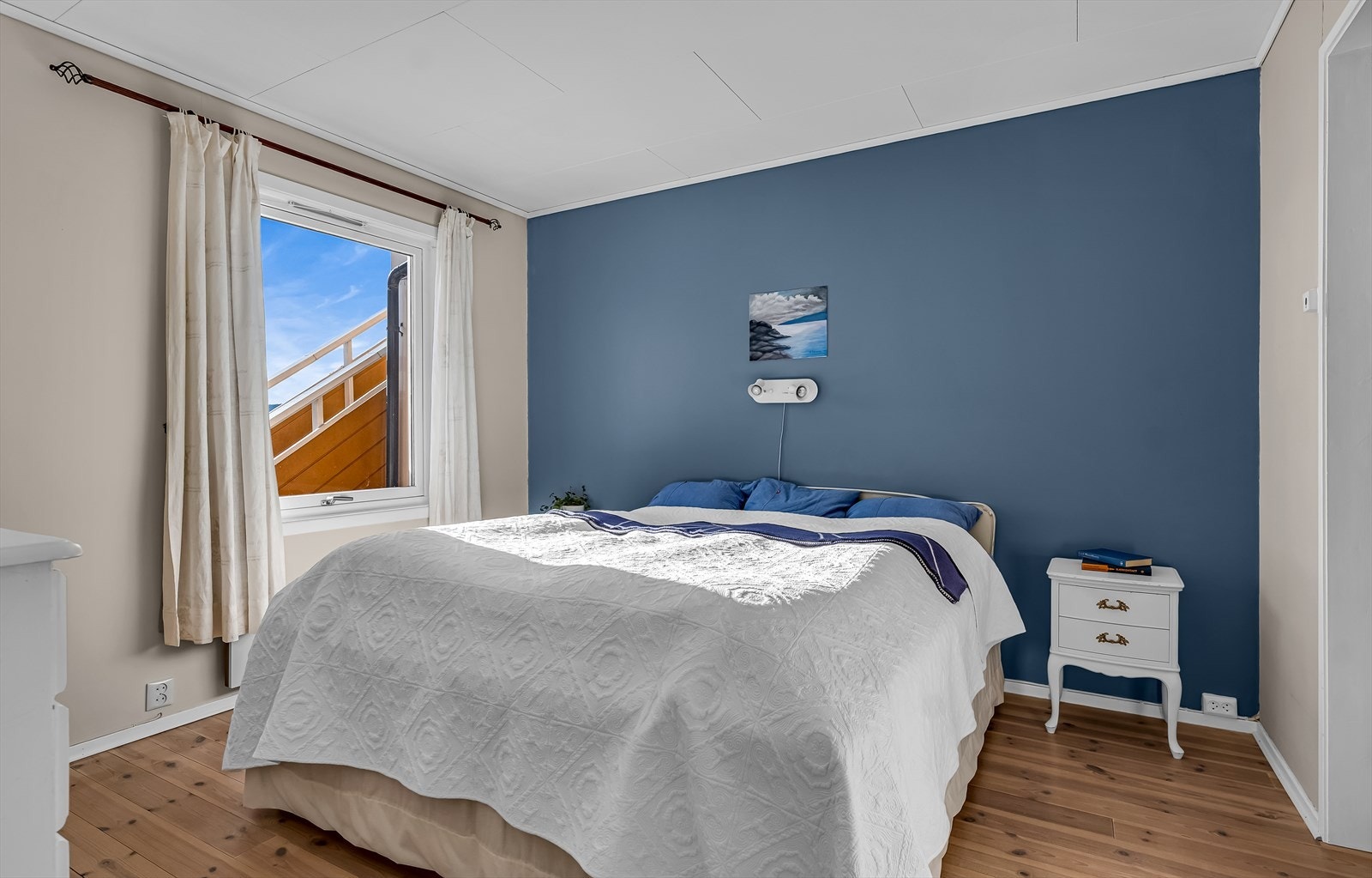 Hovedsoverom i underetasjen, har gode innredningsmuligheter og fleksible løsninger. Galleribilde