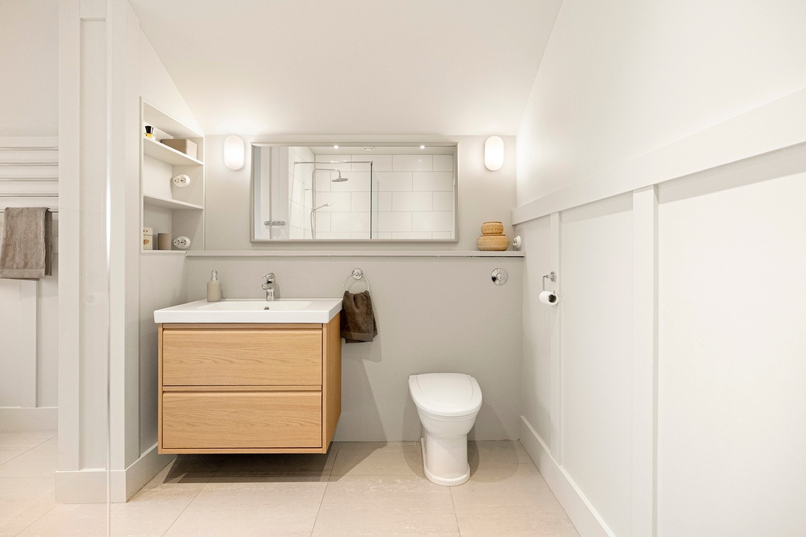 I 2026 ble badet oppgradert med ny servantinnredning og nytt blandebatteri. Galleribilde