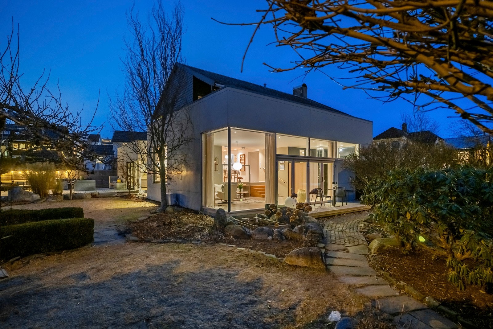 Et fint uteområde som inviterer til avslapning og hyggelige stunder i rolige omgivelser. Galleribilde