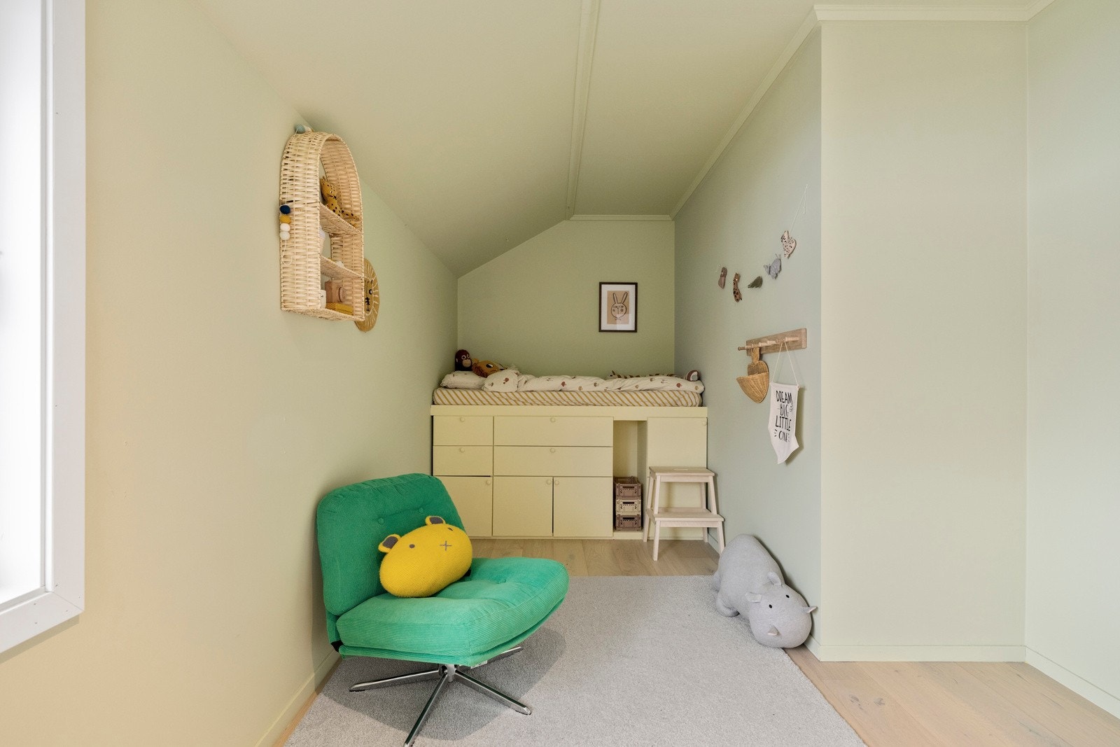 Soverom av god størrelse med ny parkett fra 2022. Galleribilde