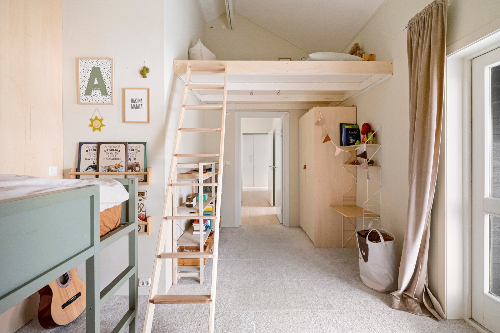 Her ble det blant annet lagt nytt teppegulv og pusset opp vegger, noe som skaper en lun og behagelig atmosfære. Galleribilde