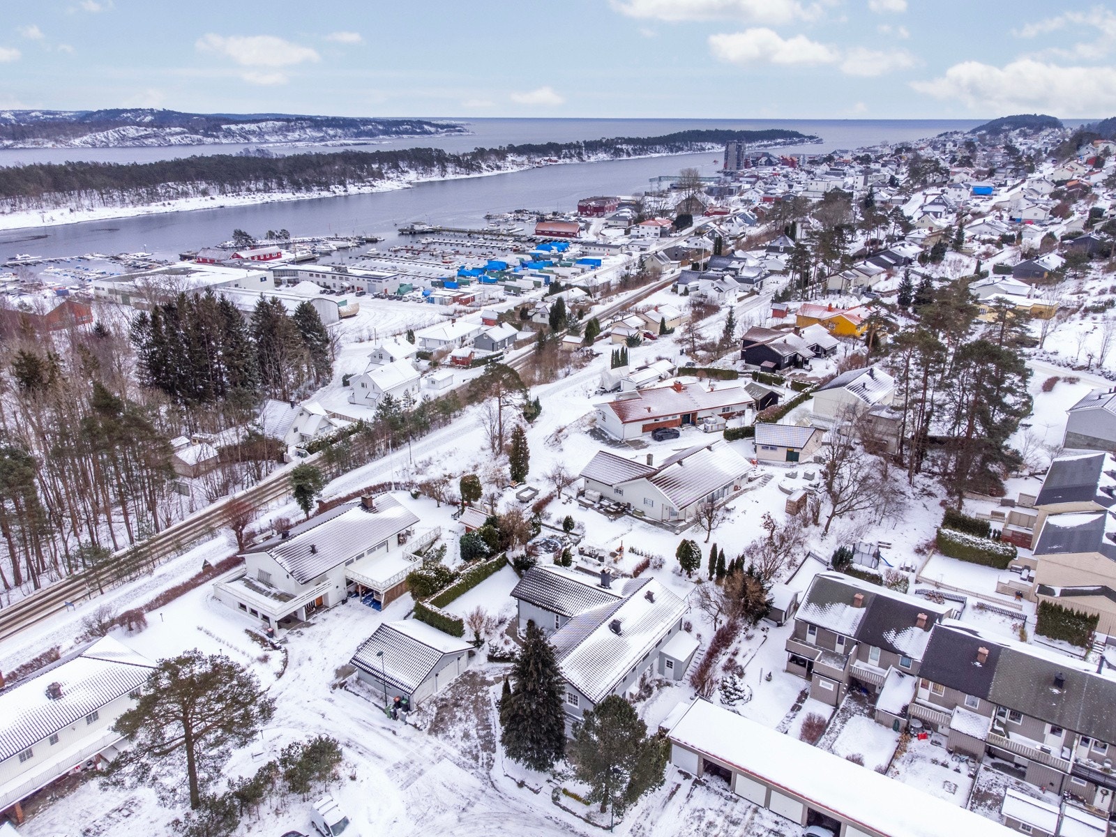 Boligen gir enkel tilgang til småbåtbrygger, fiske- og bademuligheter, og ligger nær en av Norges vakreste skjærgårder. Området byr på flotte tur- og rekreasjonsmuligheter både i skog og langs kysten Galleribilde