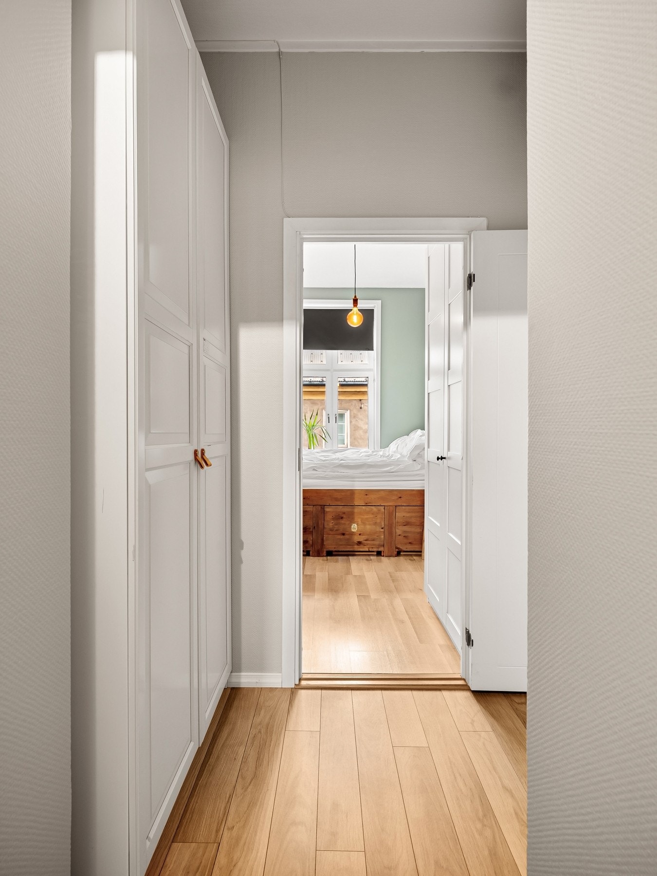 Garderobeskap byr på rikelig med oppbevaringsplass. Galleribilde