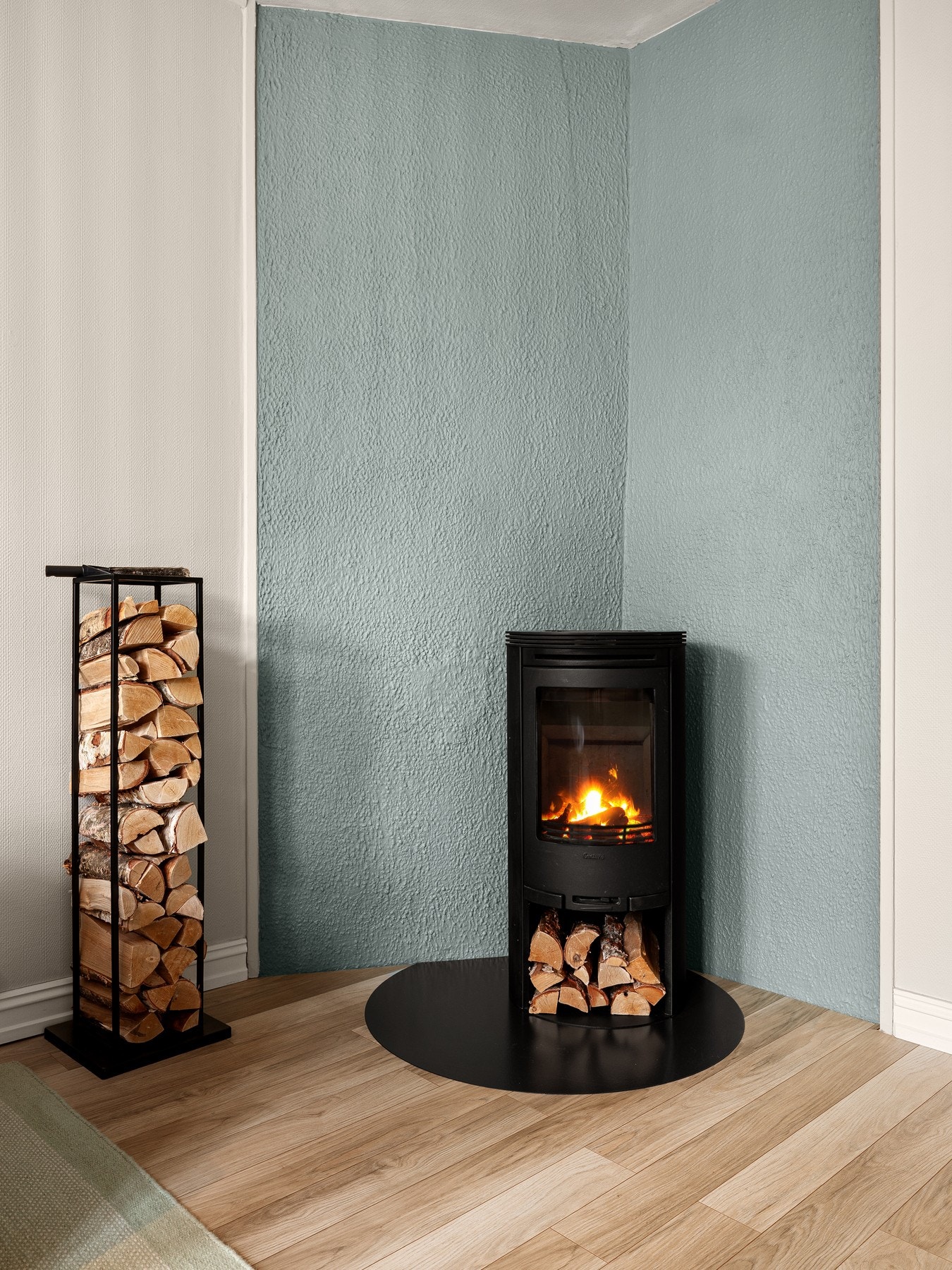 Den hyggelige peisen skaper både varme og sjarm. Galleribilde