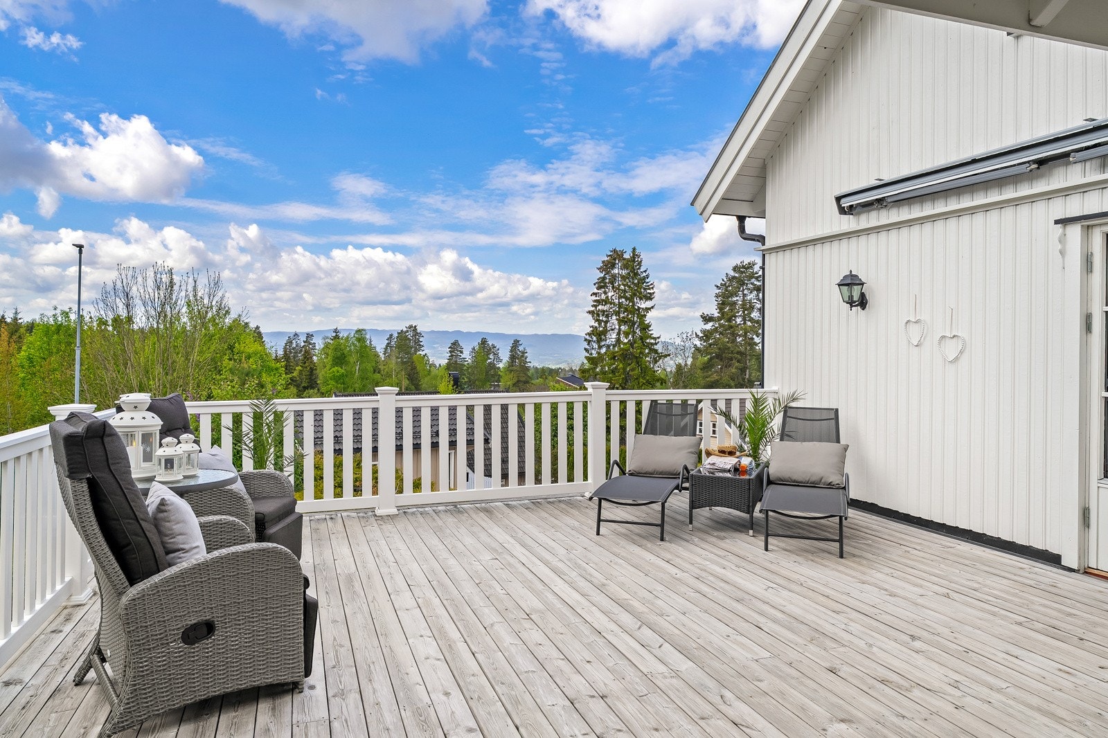 Verandaen er sør/vest vendt og har gode solforhold. Galleribilde