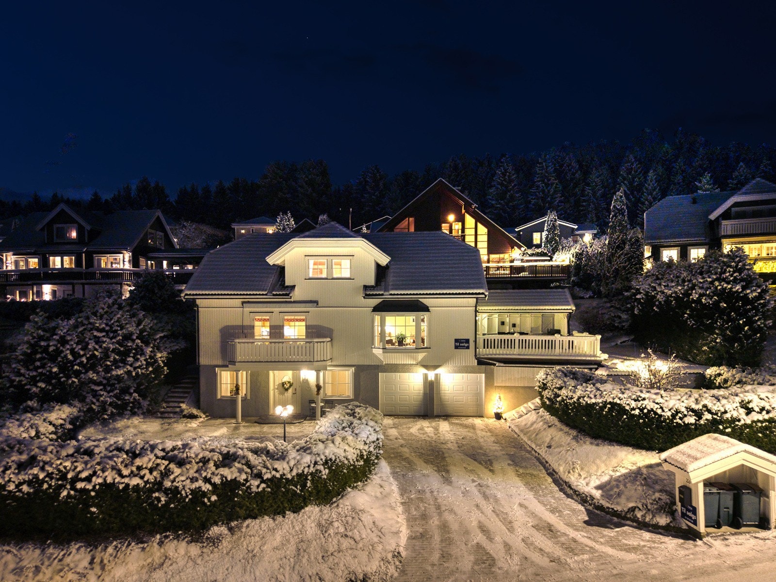 Innbydende enebolig med flott beliggenhet i et rolig og etablert nabolag. Galleribilde