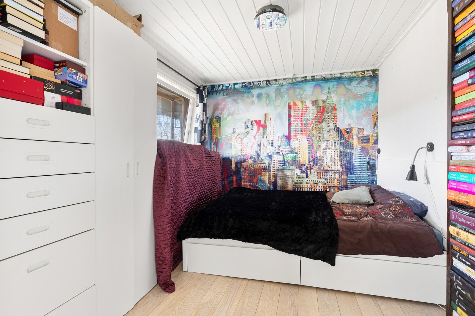 Hybelen har også et romslig soverom Galleribilde