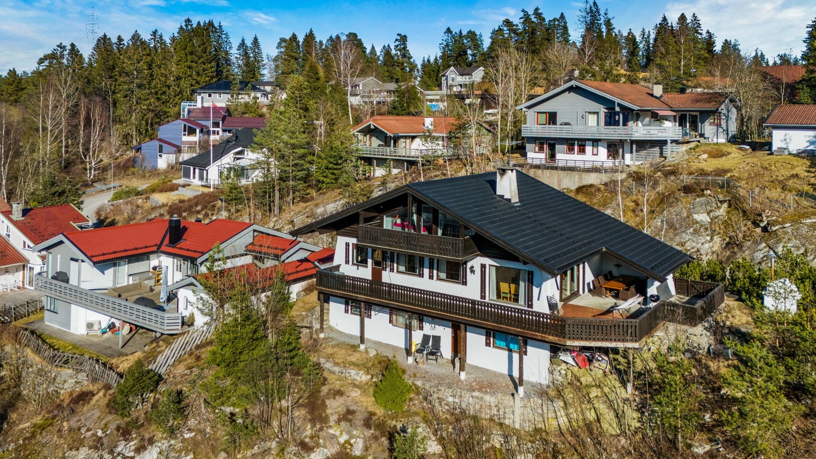 Stor og romslig enebolig over tre plan med hybel Galleribilde