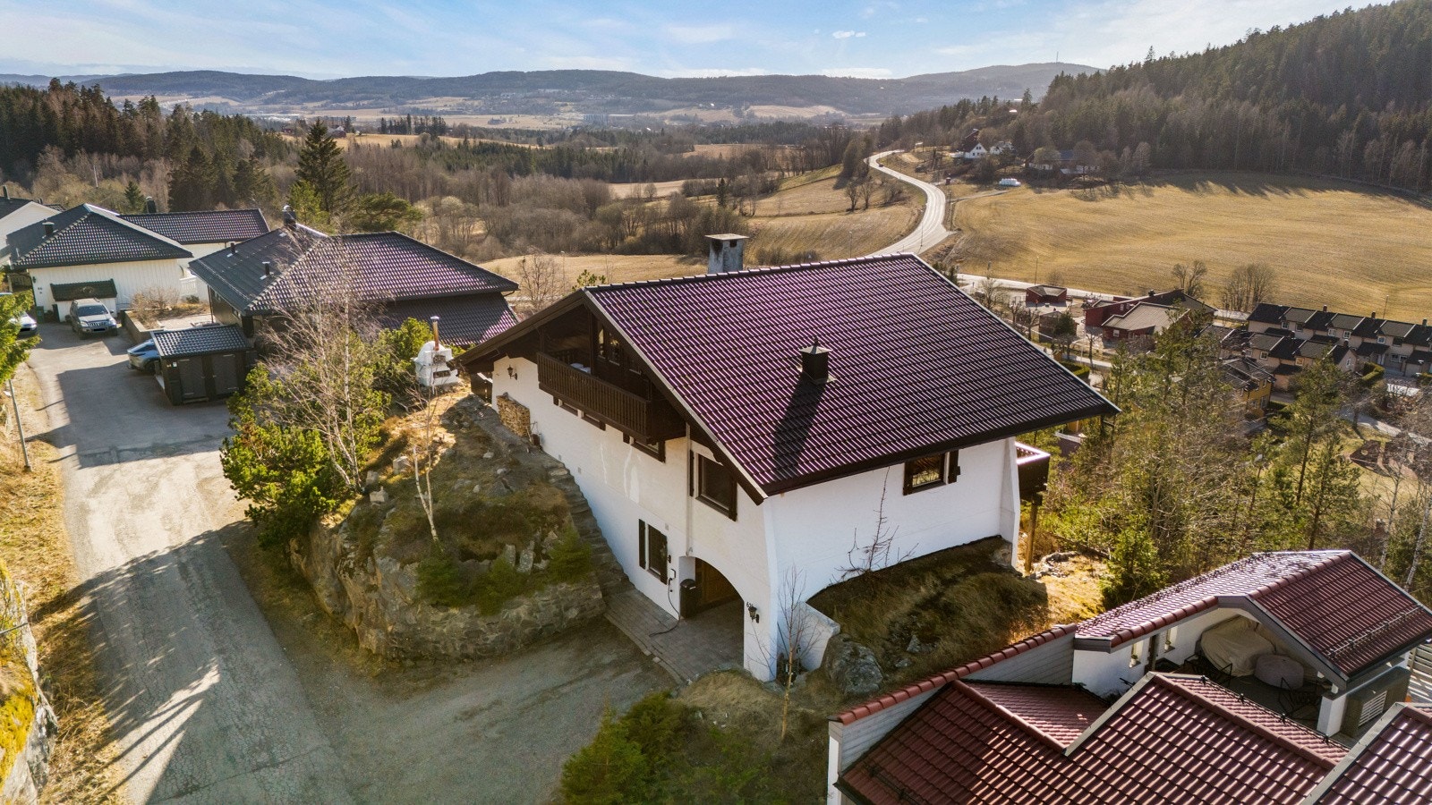 Den gode lokale belliggenheten gir boligen flotte utsiktsforhold over Tæruddalen Galleribilde