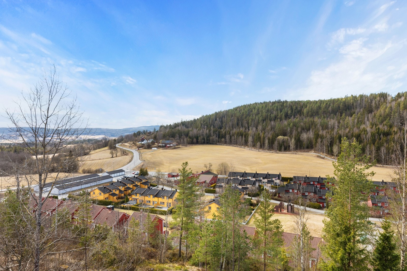 Utenfor døren finner man Tæruddalen som er inngangsporten til Romeriksåsen. Her finner man flott turterreng året rundt Galleribilde