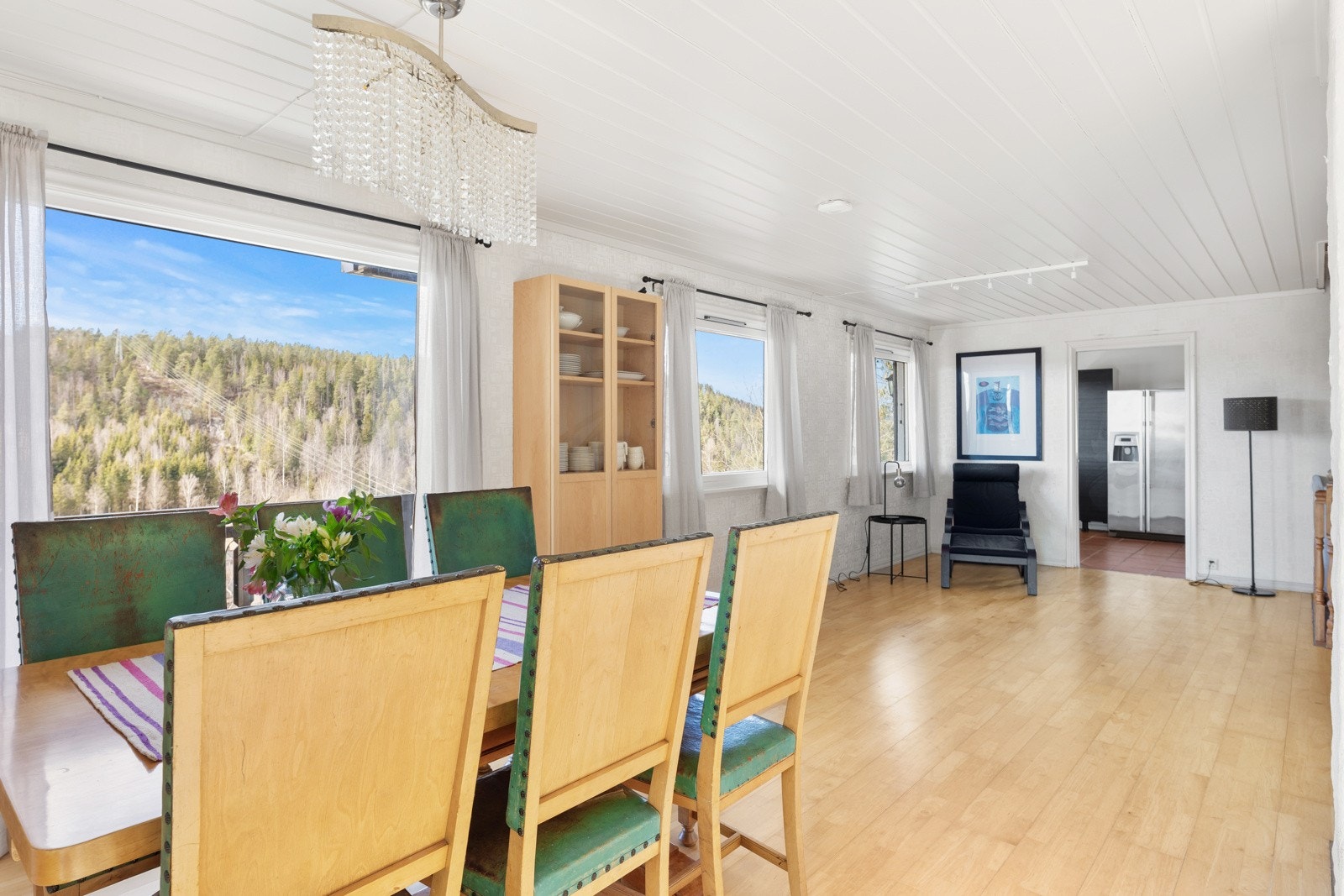 Stor, lys og romslig stue Galleribilde