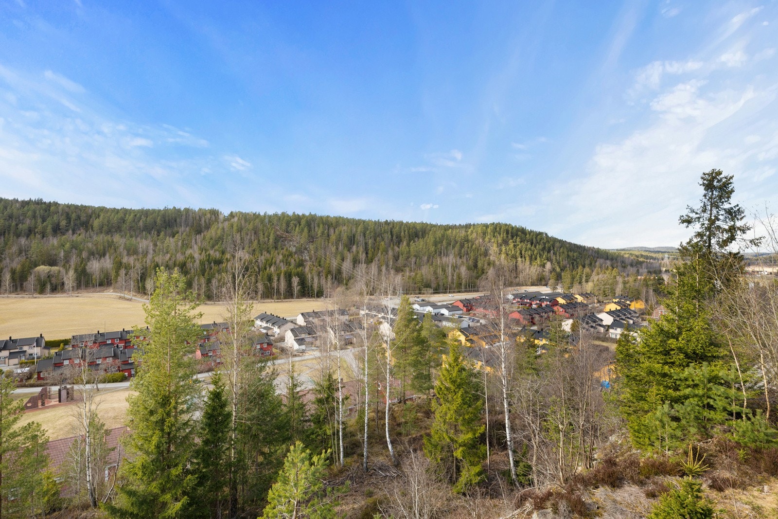 Fra terrassen får man en idyllisk utsikt over Tæruddalen Galleribilde