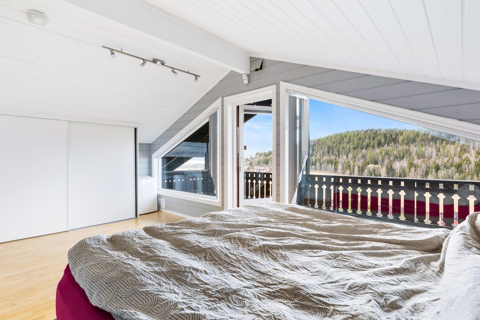 Rommet er romslig, og kan fint innredes med diverse møblement Galleribilde